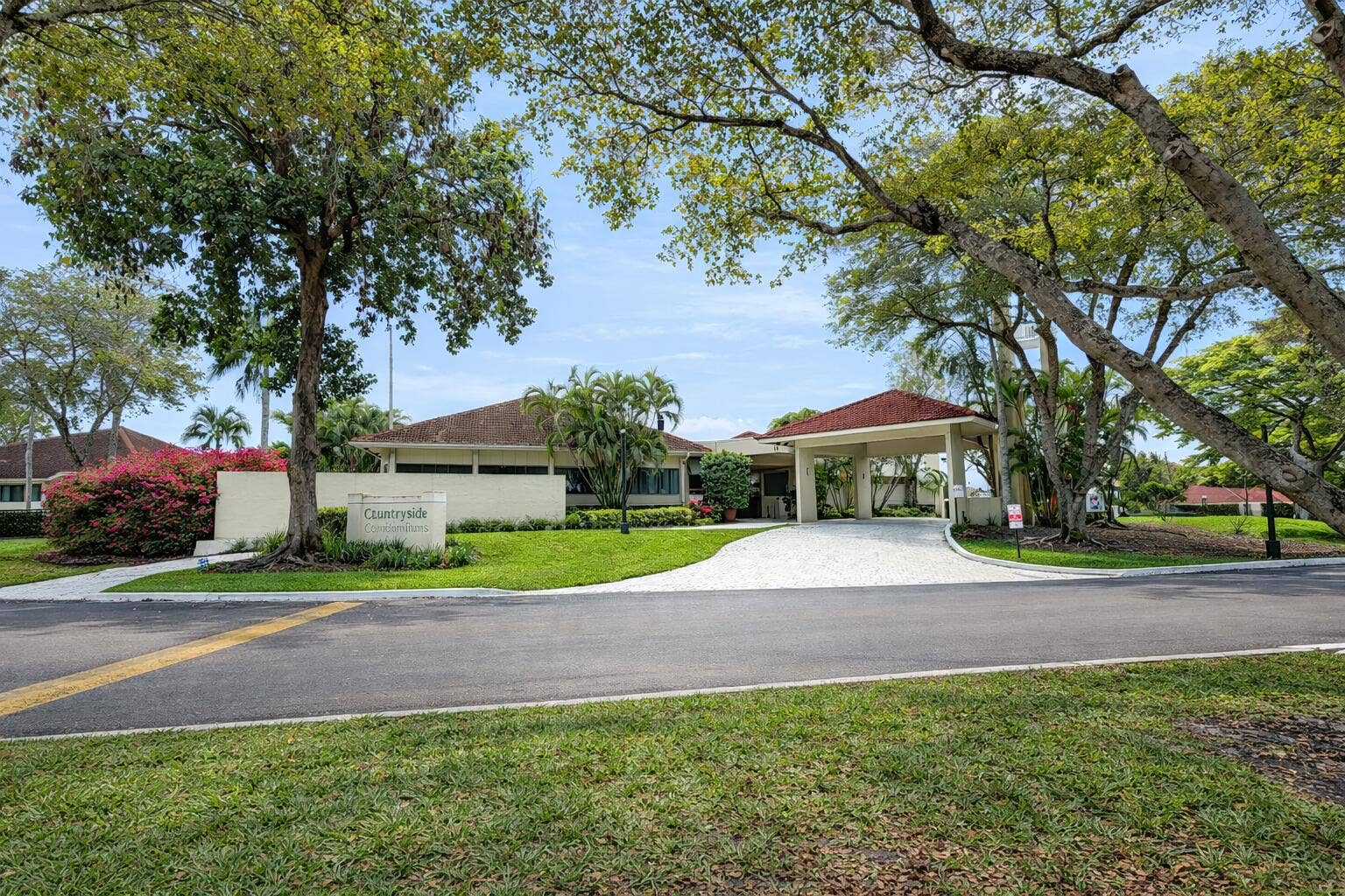110 LAKE EMERALD Drive, #103, Oakland Park, FL 33309 Clubhouse