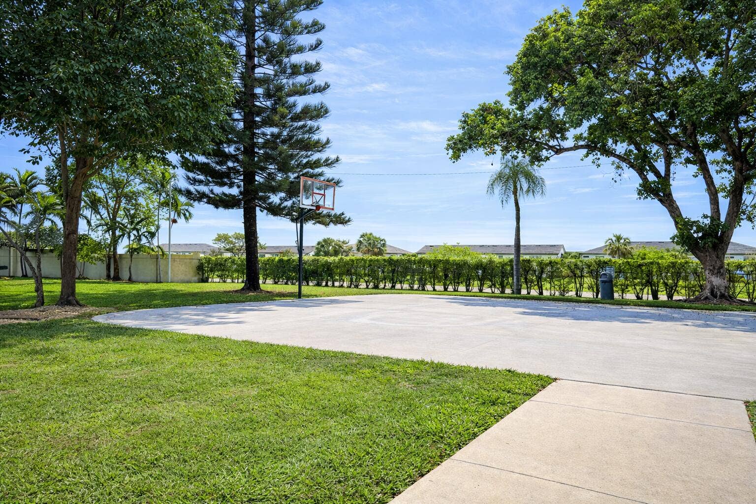 110 LAKE EMERALD Drive, #103, Oakland Park, FL 33309 Basketball Court