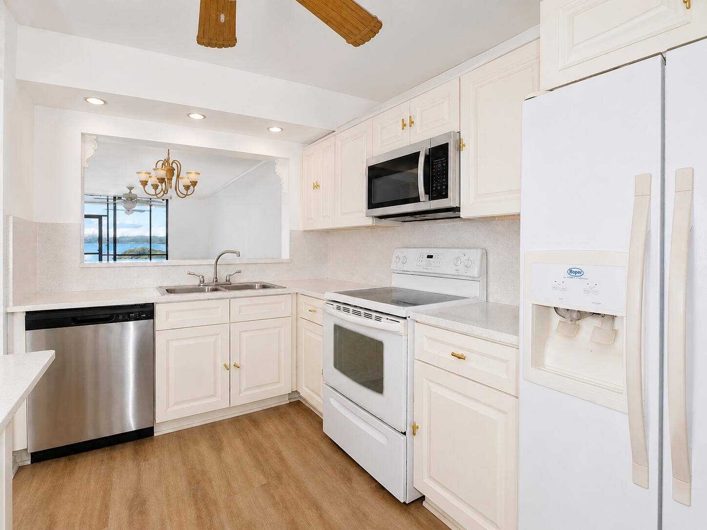 110 LAKE EMERALD Drive, #103, Oakland Park, FL 33309 Kitchen