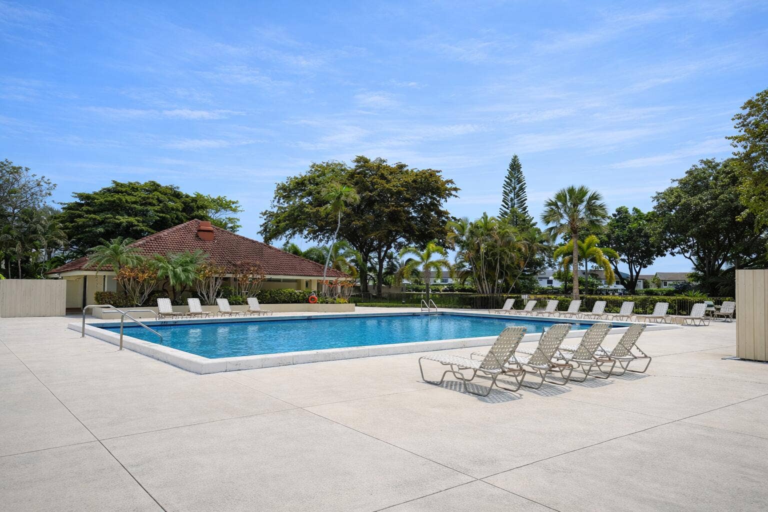 110 LAKE EMERALD Drive, #103, Oakland Park, FL 33309 Main Pool area