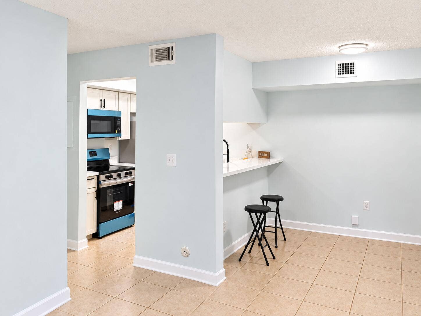 18286 MEDITERRANEAN Boulevard, #202, Hialeah, FL 33015 Bright Modern Kitchen and Dining Nook