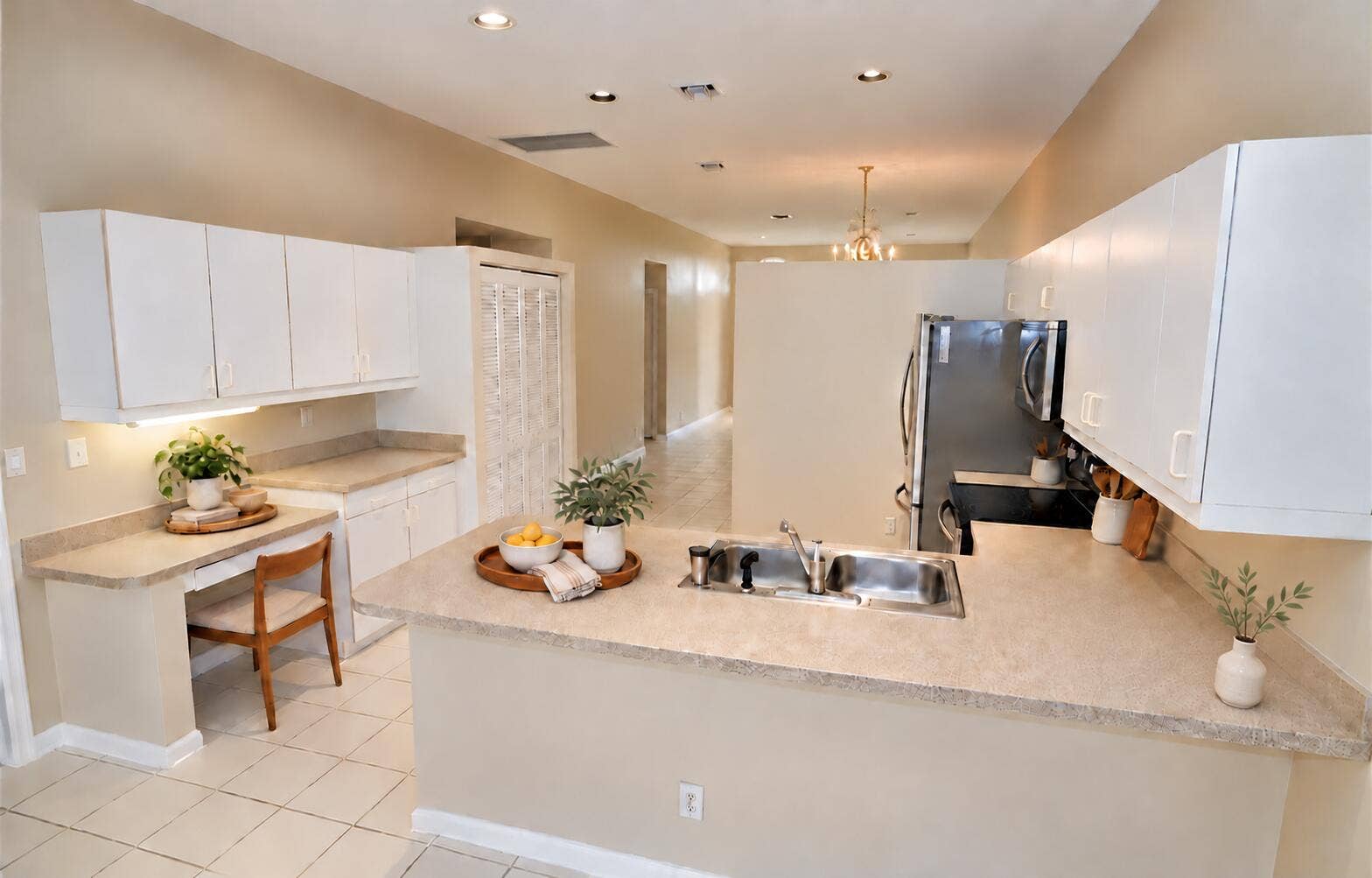2546 COUNTRY GOLF Drive, Wellington, FL 33414 White Kitchen