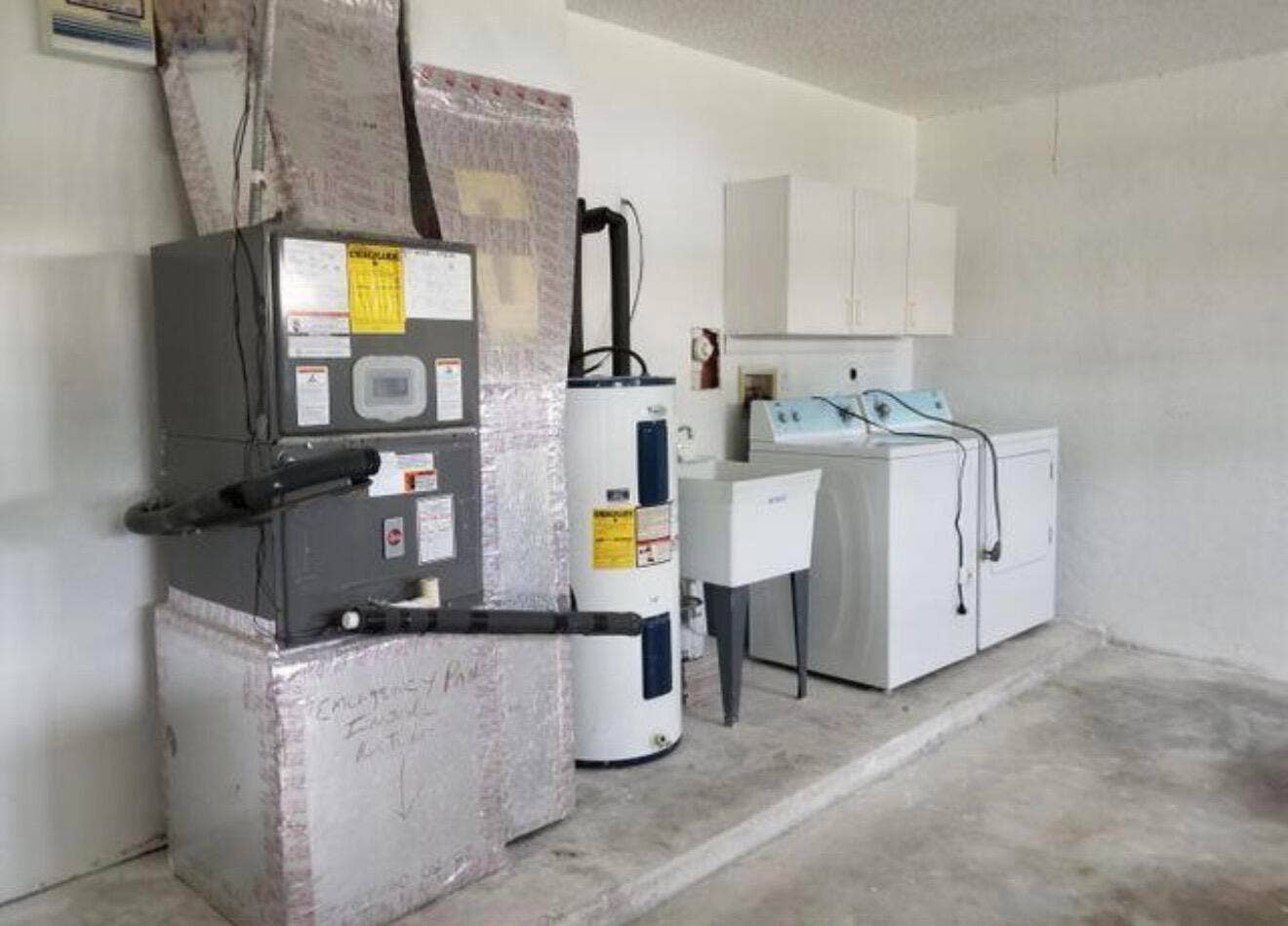 2546 COUNTRY GOLF Drive, Wellington, FL 33414 Washer & Dryer in Garage