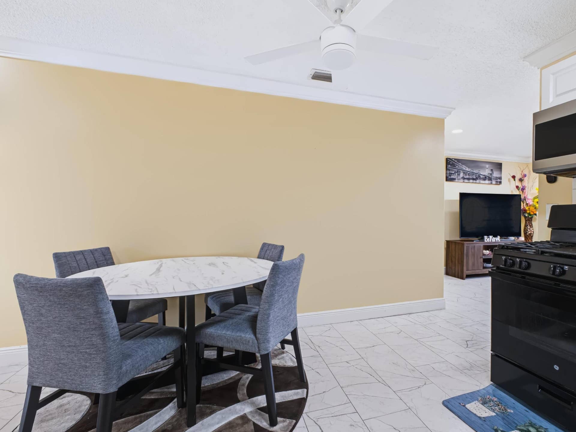 4966 PIMLICO Court, West Palm Beach, FL 33415 Breakfast