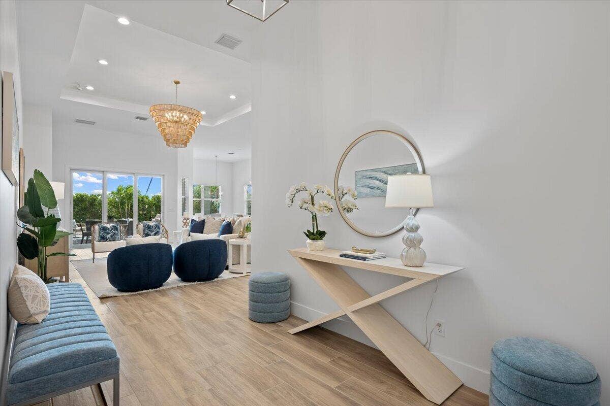 Bright and Welcoming Foyer