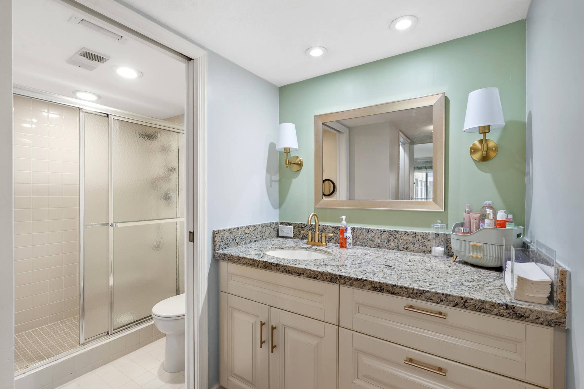 23385 Barwood Lane S, #308, Boca Raton, FL 33428 Updated Vanity with Granite Countertop