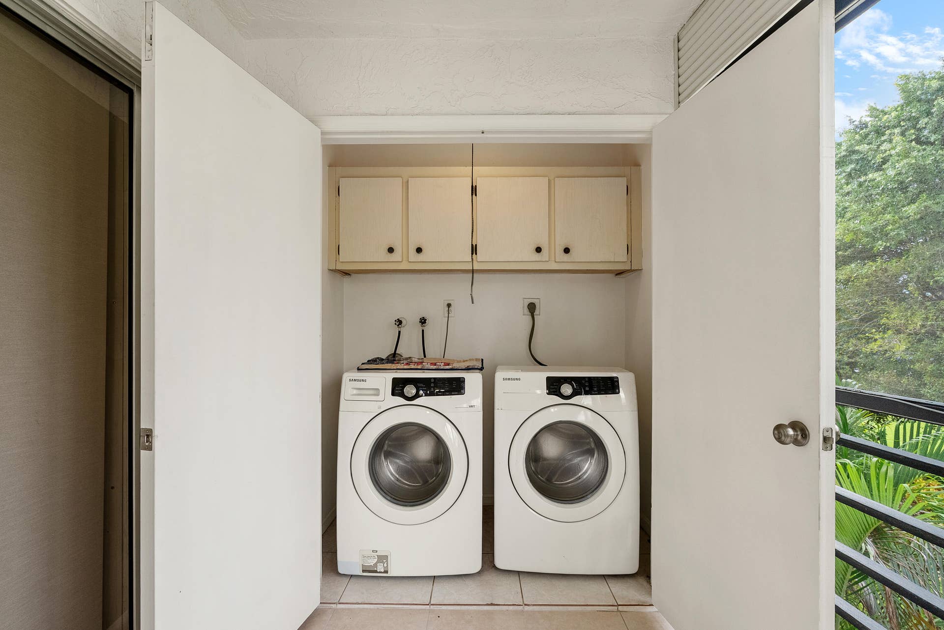 23385 Barwood Lane S, #308, Boca Raton, FL 33428 Full Size Washer & Dryer