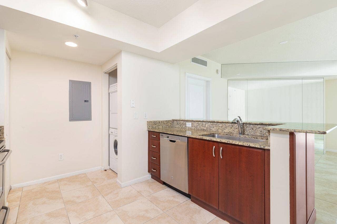 403 S Sapodilla Avenue, #203, West Palm Beach, West Palm Beach, FL 33401 IMG_5184