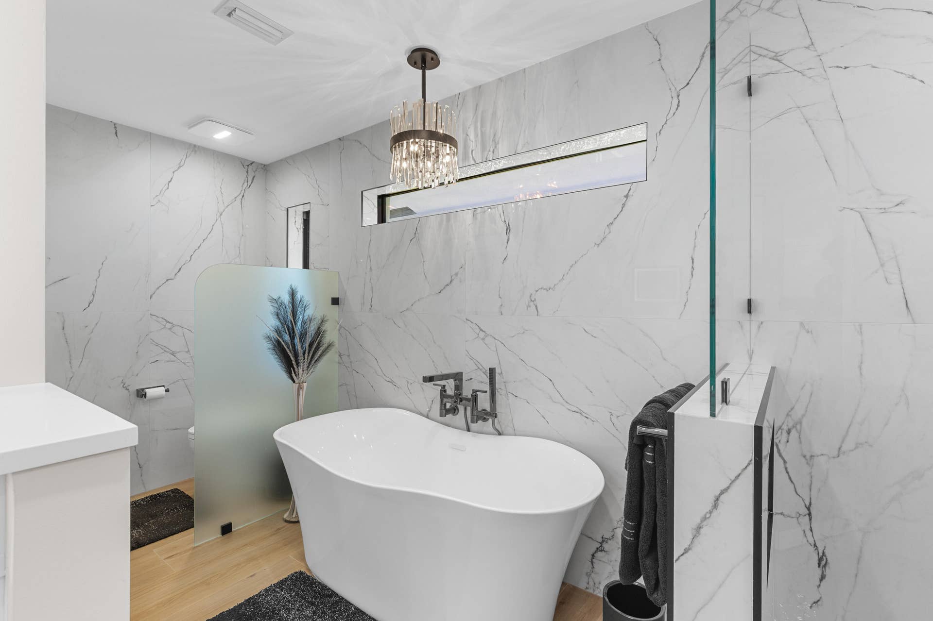 612 PINE LAKE Drive, Delray Beach, FL 33445 Primary Bath Tub