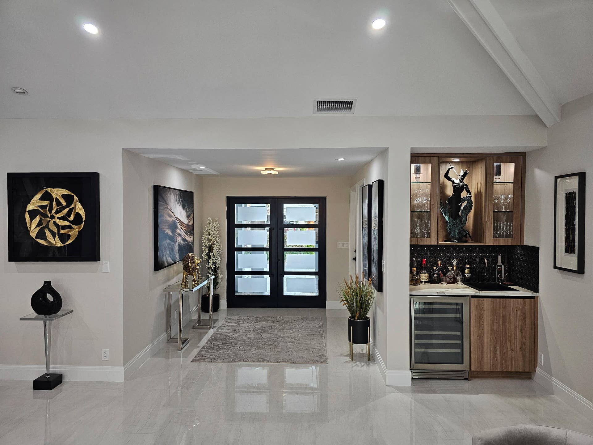 612 PINE LAKE Drive, Delray Beach, FL 33445 Foyer & Wet Bar