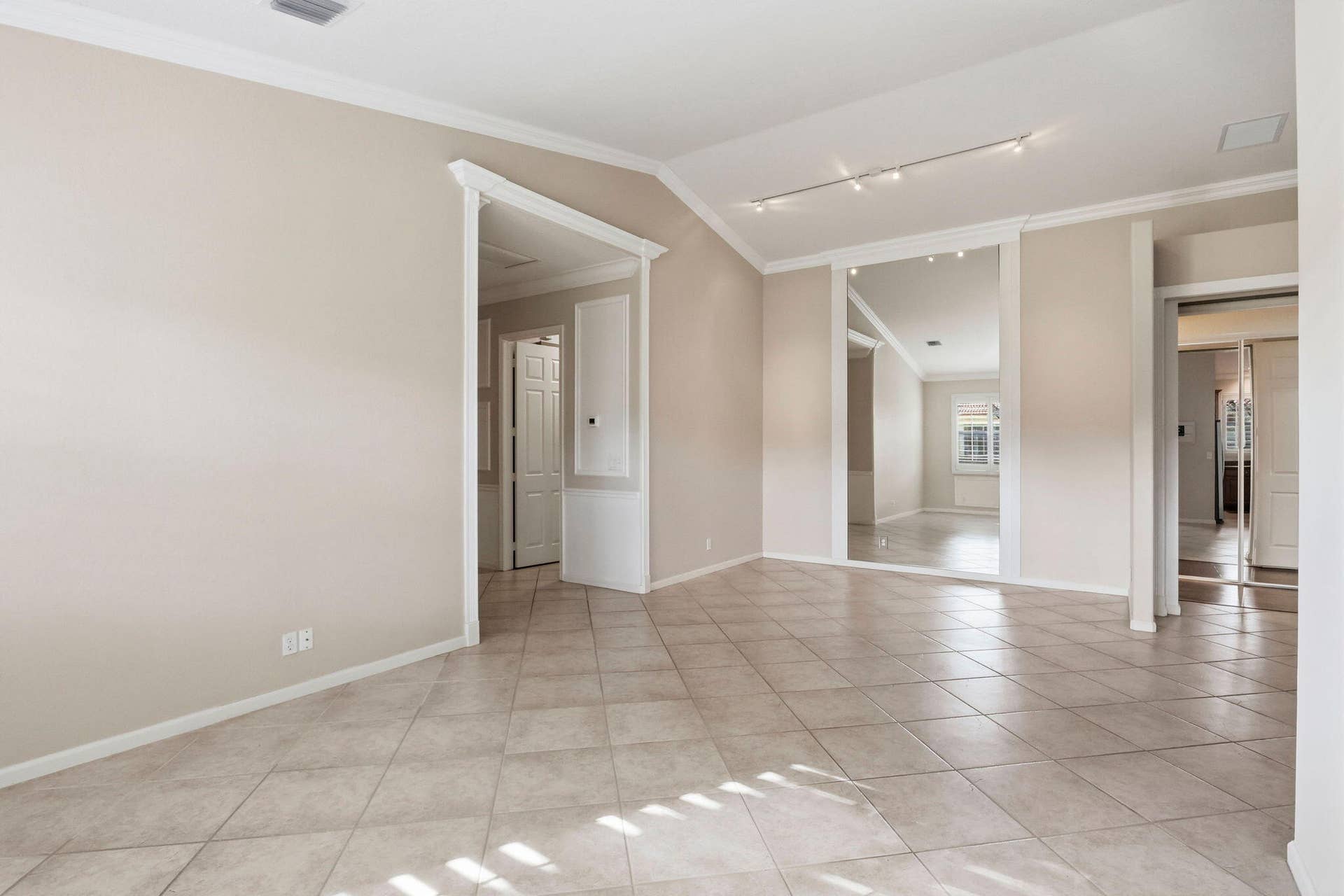 9299 Sapphire Cove Drive, West Palm Beach, FL 33411 Living area
