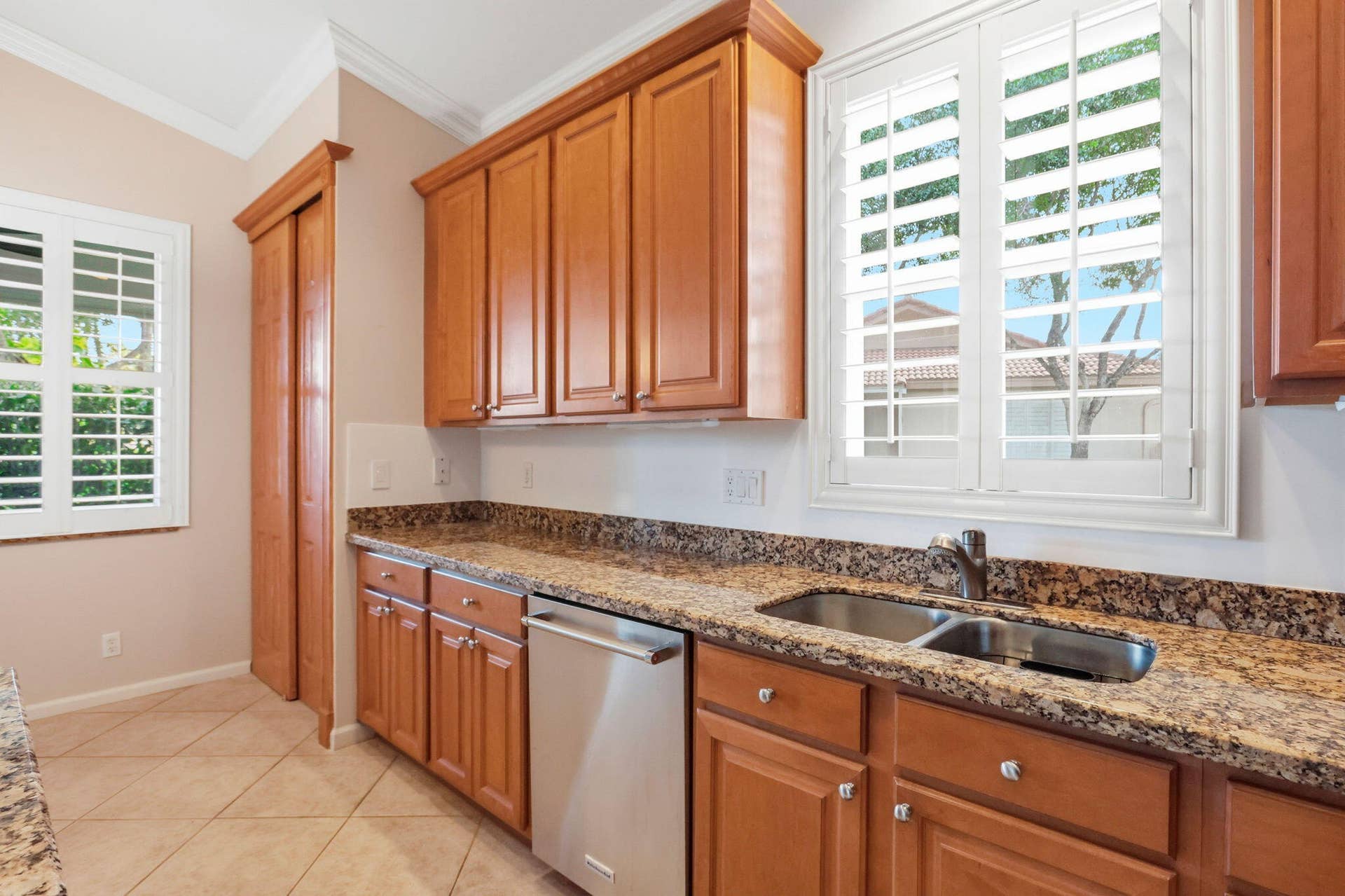 9299 Sapphire Cove Drive, West Palm Beach, FL 33411 Kitchen