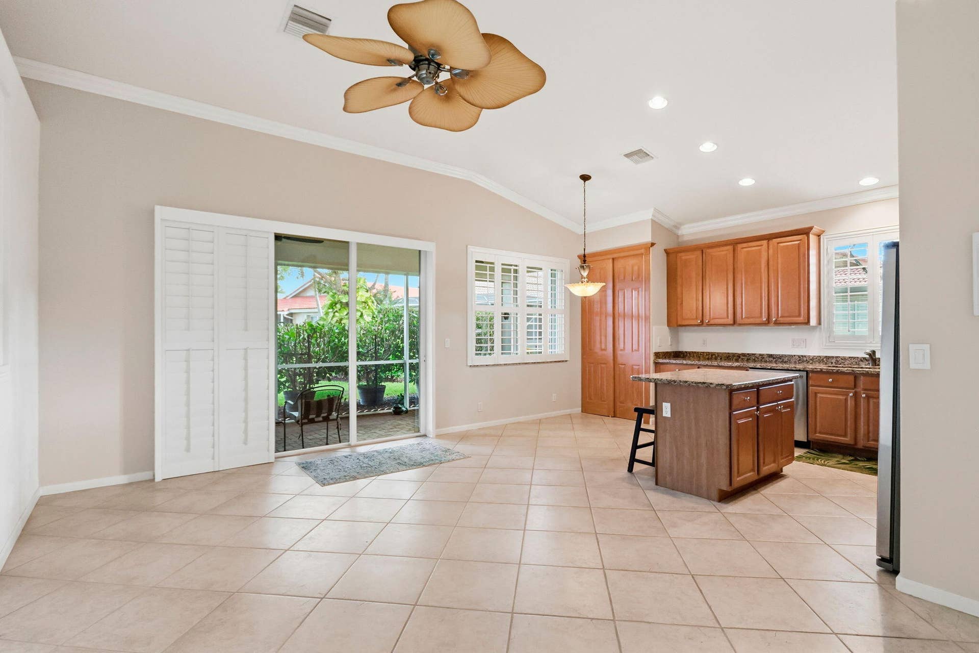 9299 Sapphire Cove Drive, West Palm Beach, FL 33411 Dinging-kitchen