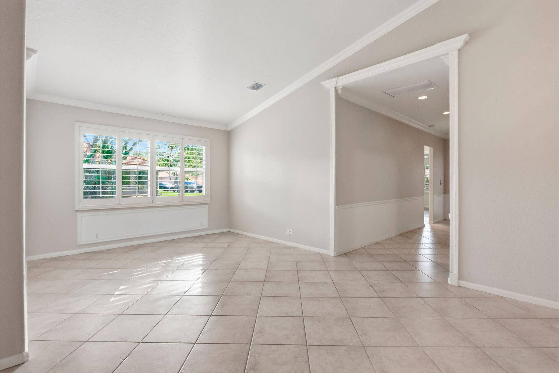 9299 Sapphire Cove Drive, West Palm Beach, FL 33411 Living area