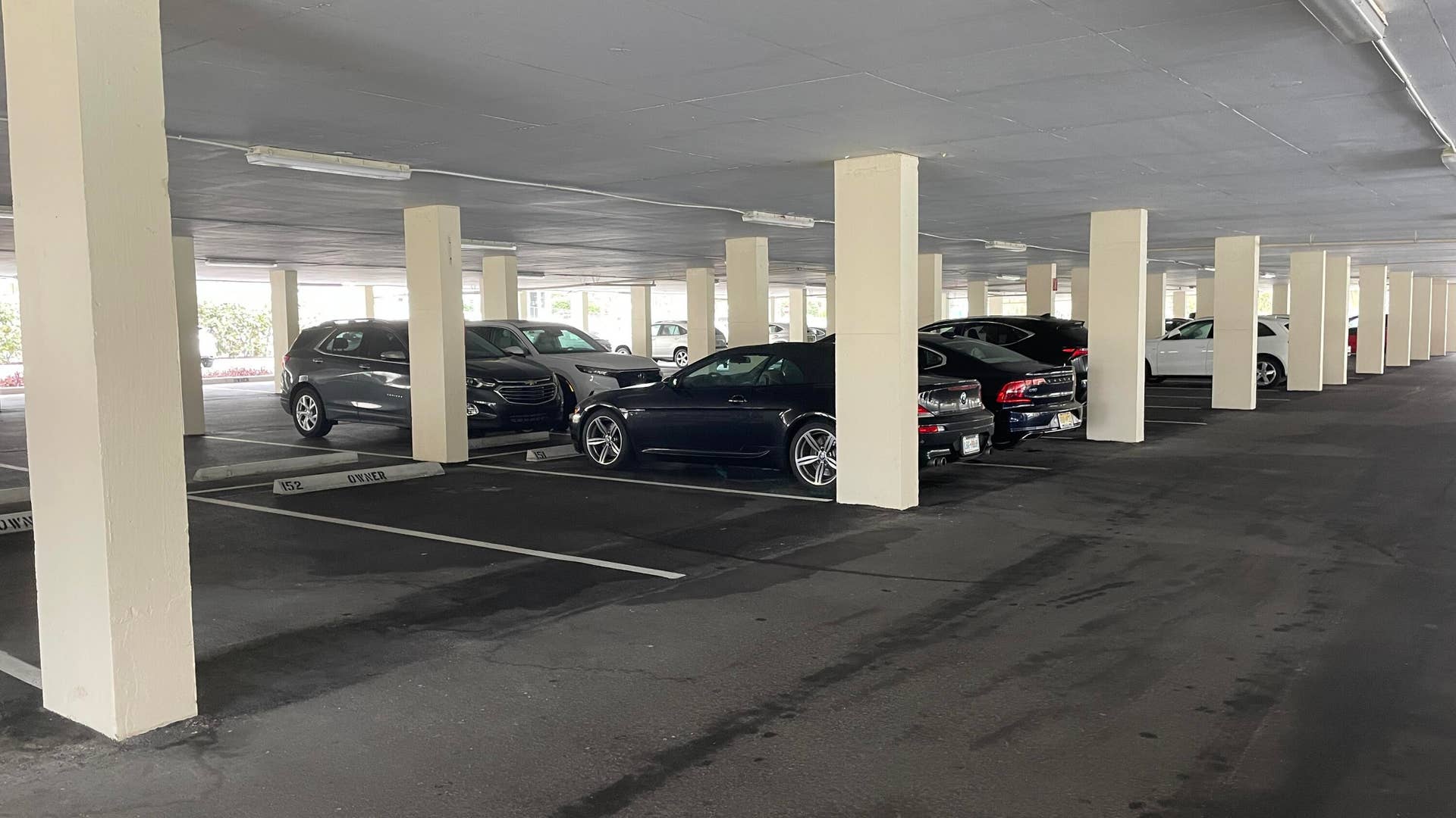 2800 N Ocean Drive, Riviera Beach, FL 33404 parking1