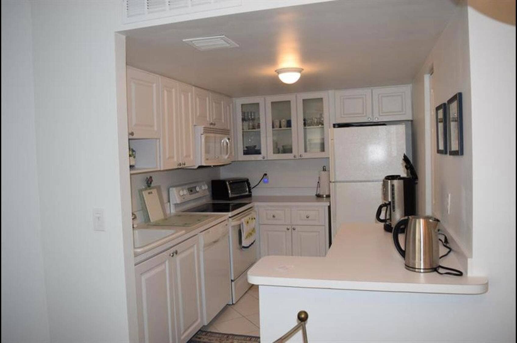 2800 N Ocean Drive, Riviera Beach, FL 33404 kitchen3