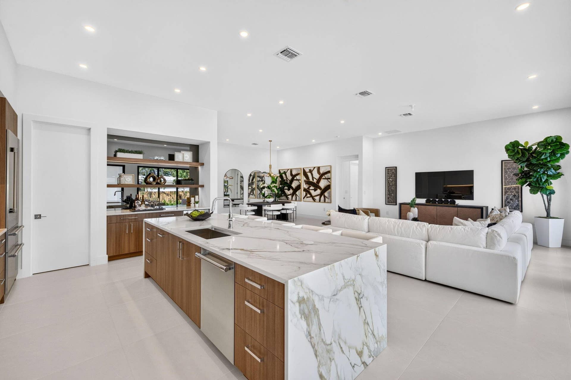 1781 NE 18TH Street, Fort Lauderdale, FL 33305 Kitchen Living