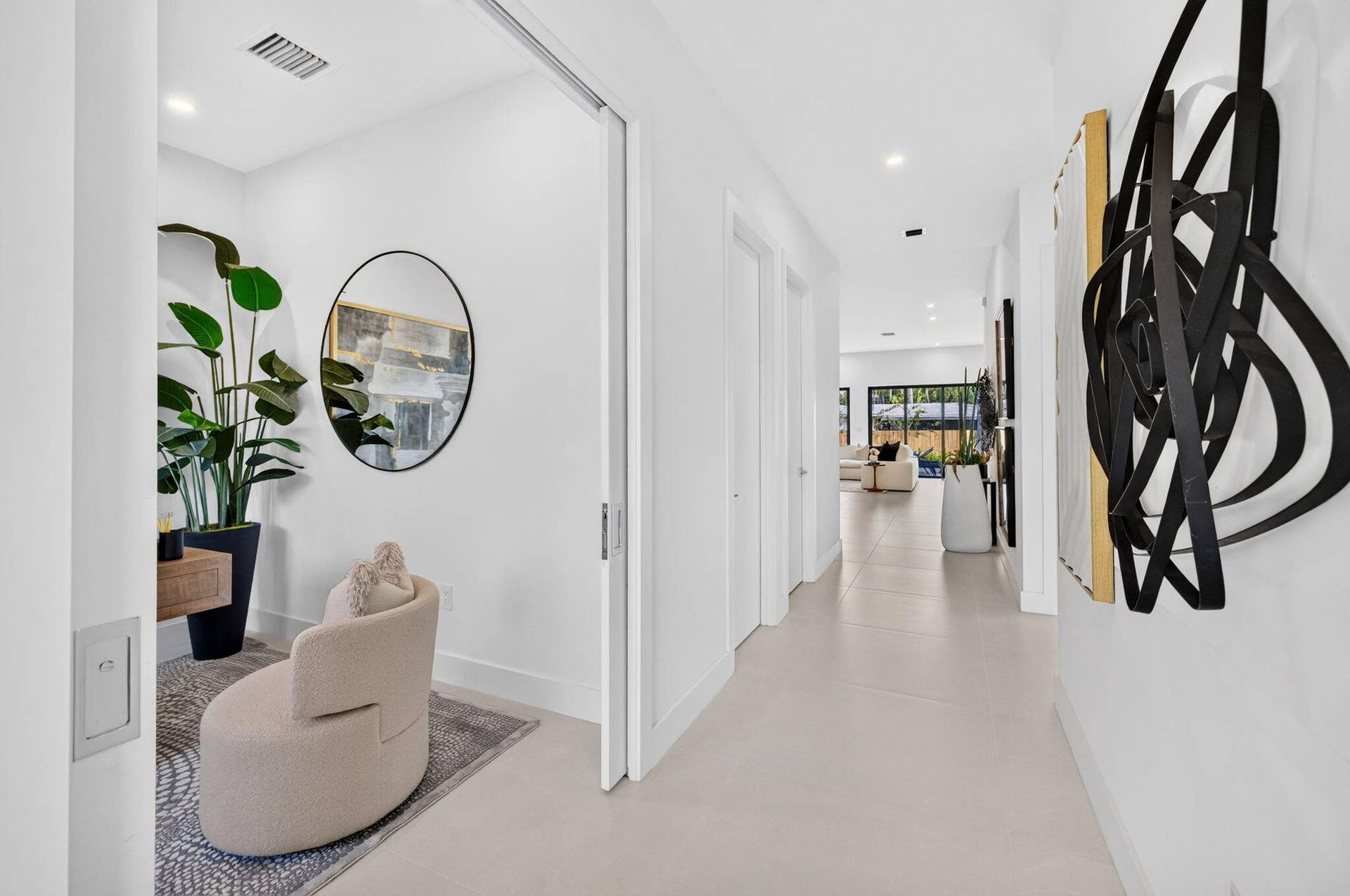 1781 NE 18TH Street, Fort Lauderdale, FL 33305 Bright Entryway