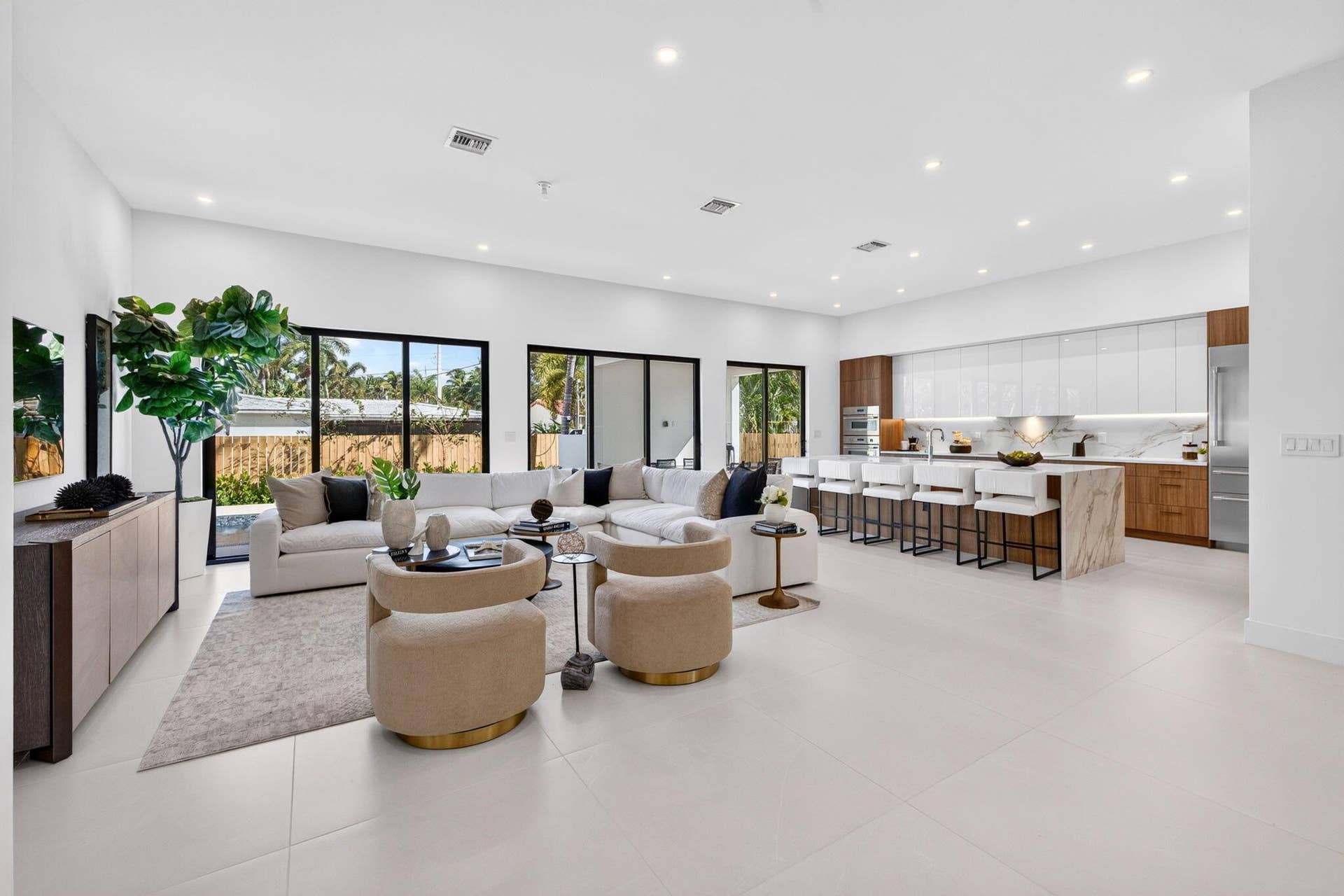 1781 NE 18TH Street, Fort Lauderdale, FL 33305 Living Kitchen