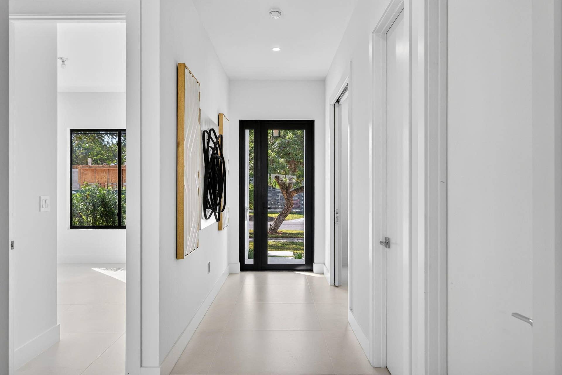 1781 NE 18TH Street, Fort Lauderdale, FL 33305 Bright Entryway 2