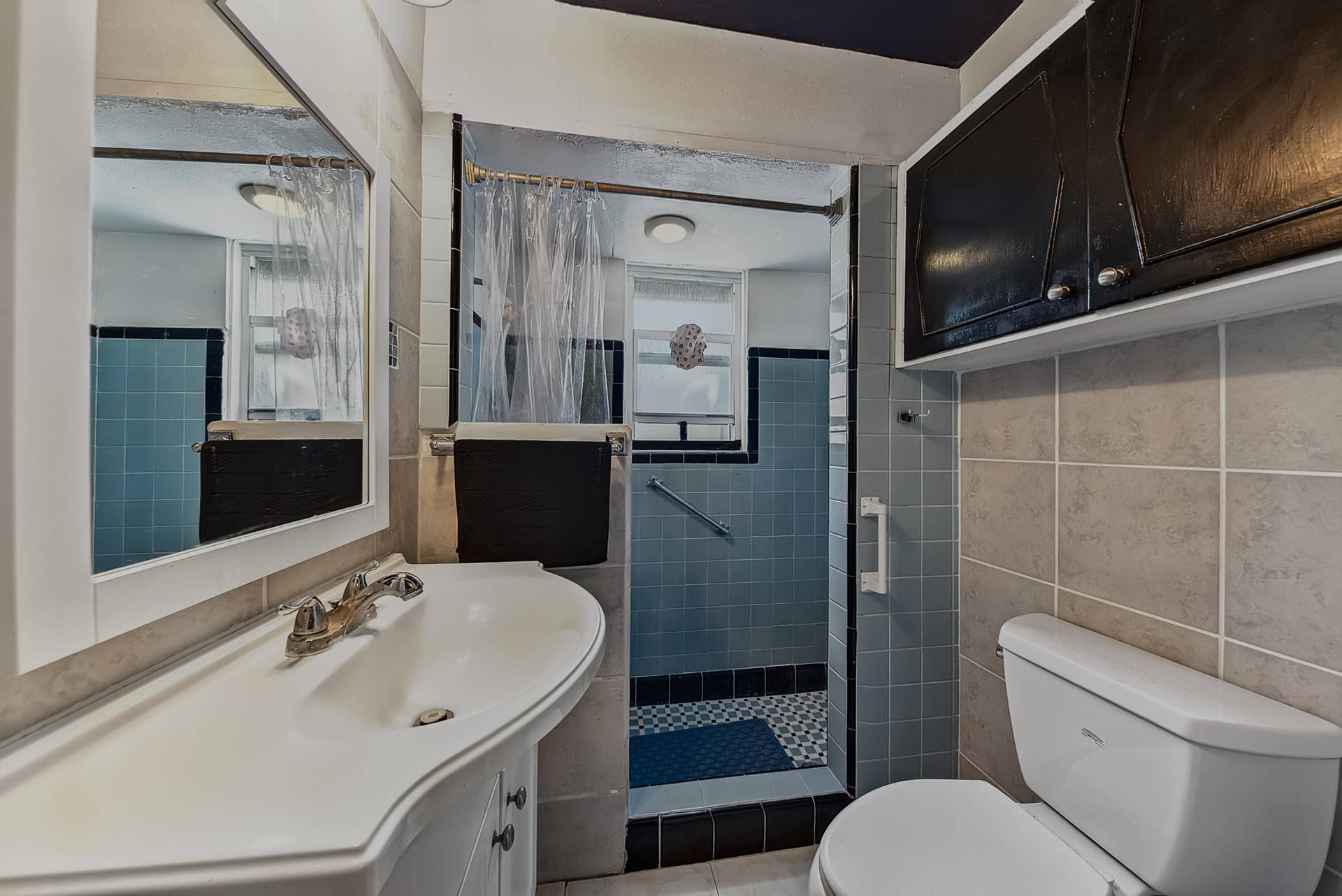 116 NE 22nd Street, Wilton Manors, FL 33305 1st floor bathroom