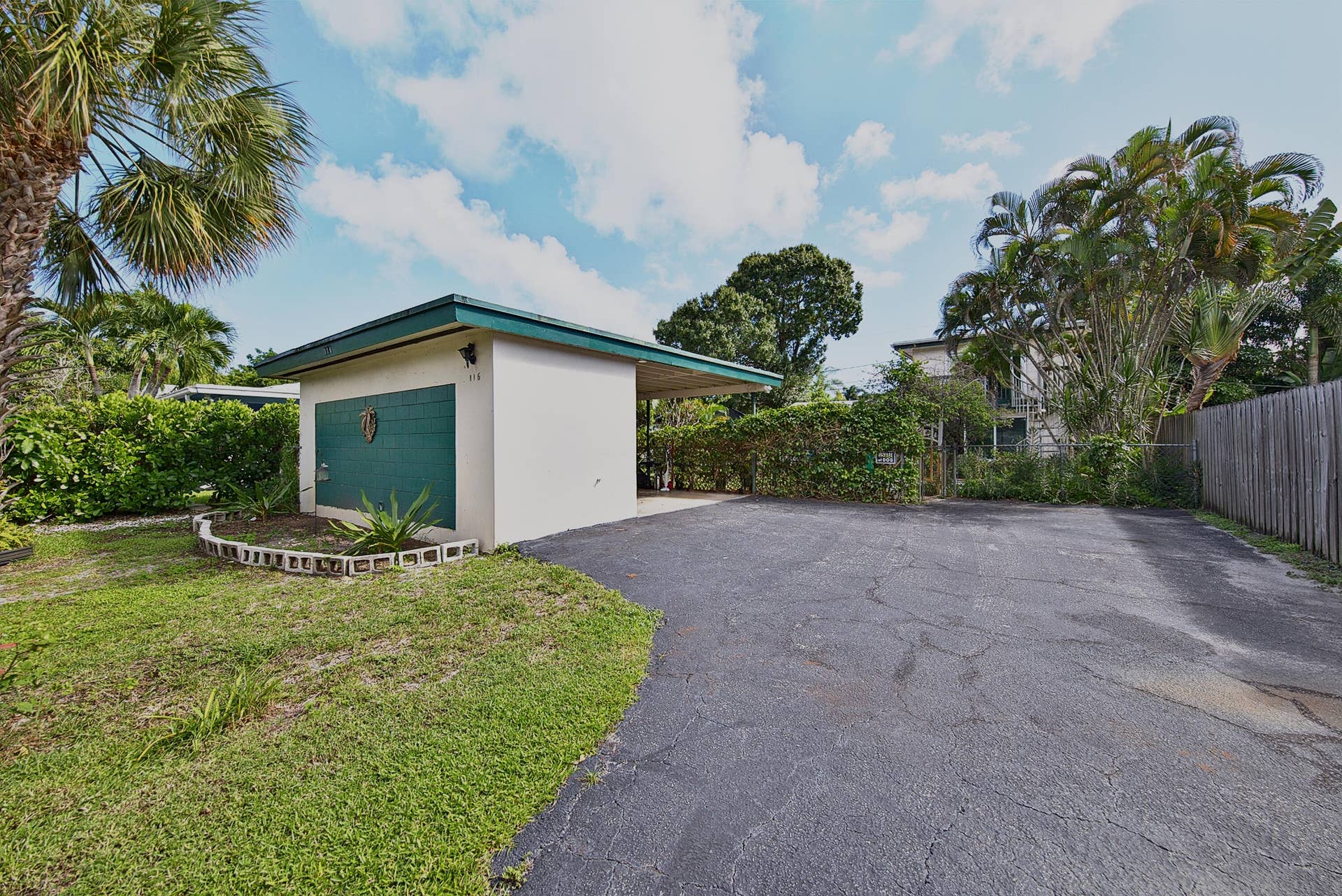116 NE 22nd Street, Wilton Manors, FL 33305 Carport