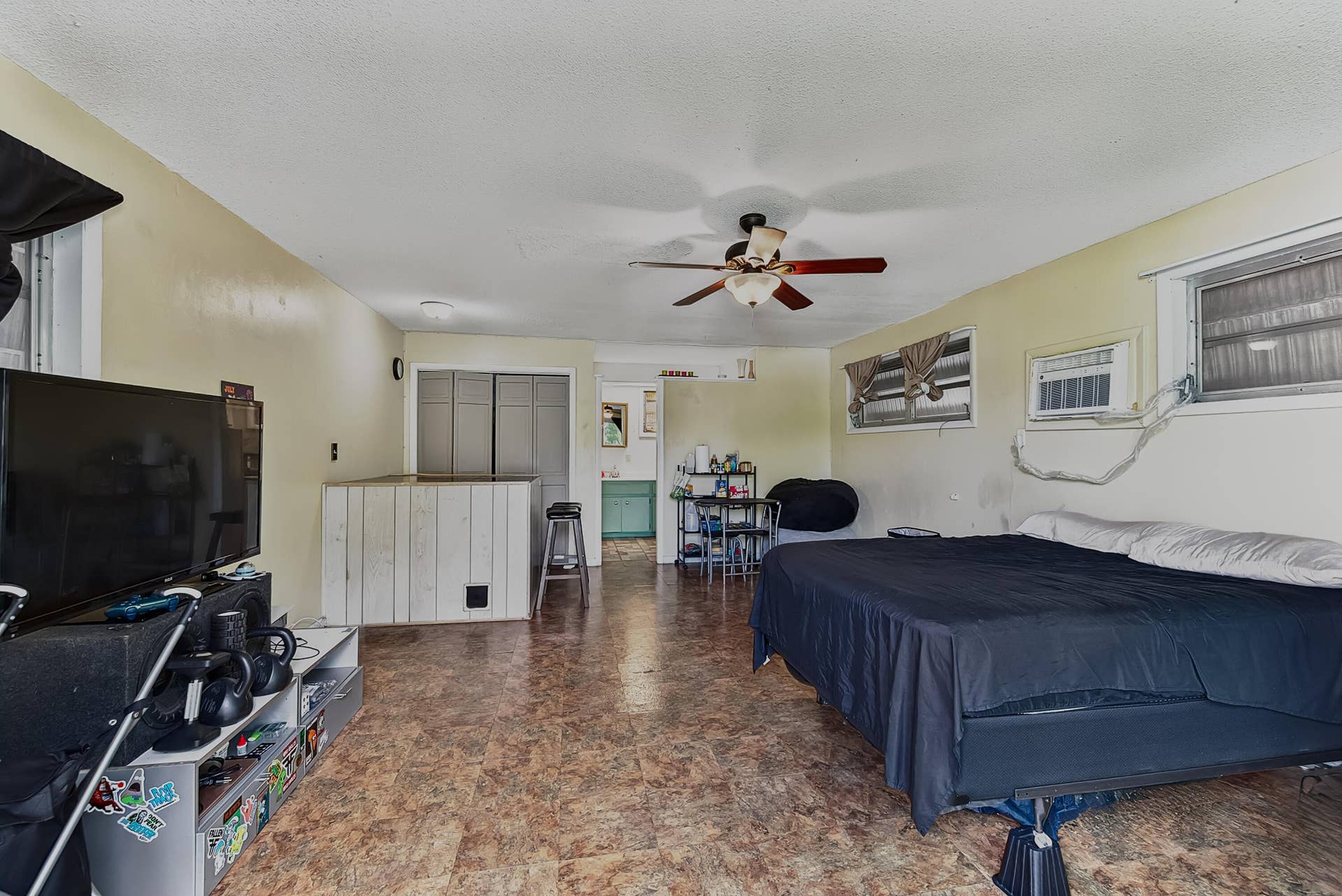 116 NE 22nd Street, Wilton Manors, FL 33305 2nd floor studio
