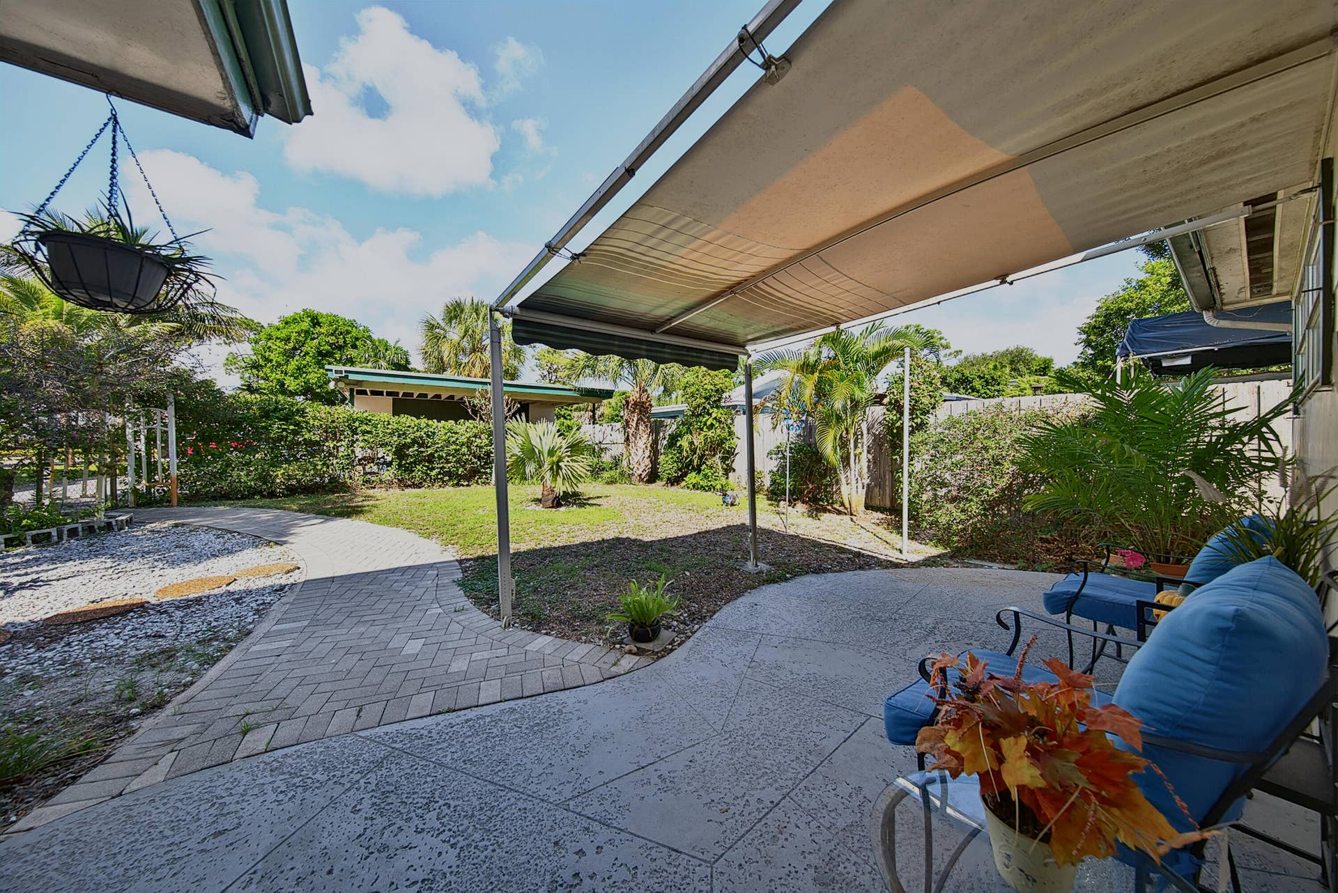 116 NE 22nd Street, Wilton Manors, FL 33305 Front patio