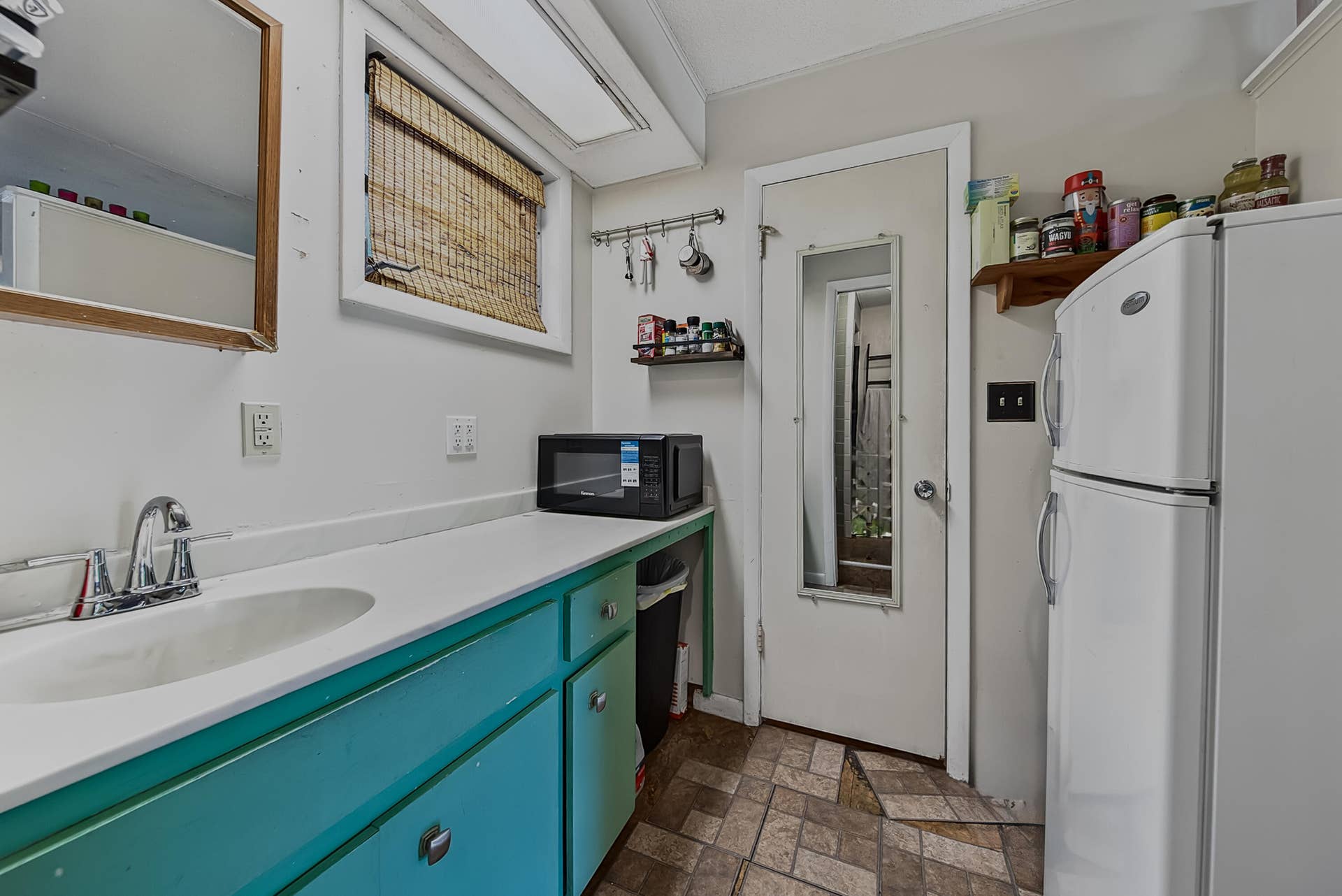 116 NE 22nd Street, Wilton Manors, FL 33305 2nd floor kitchenette