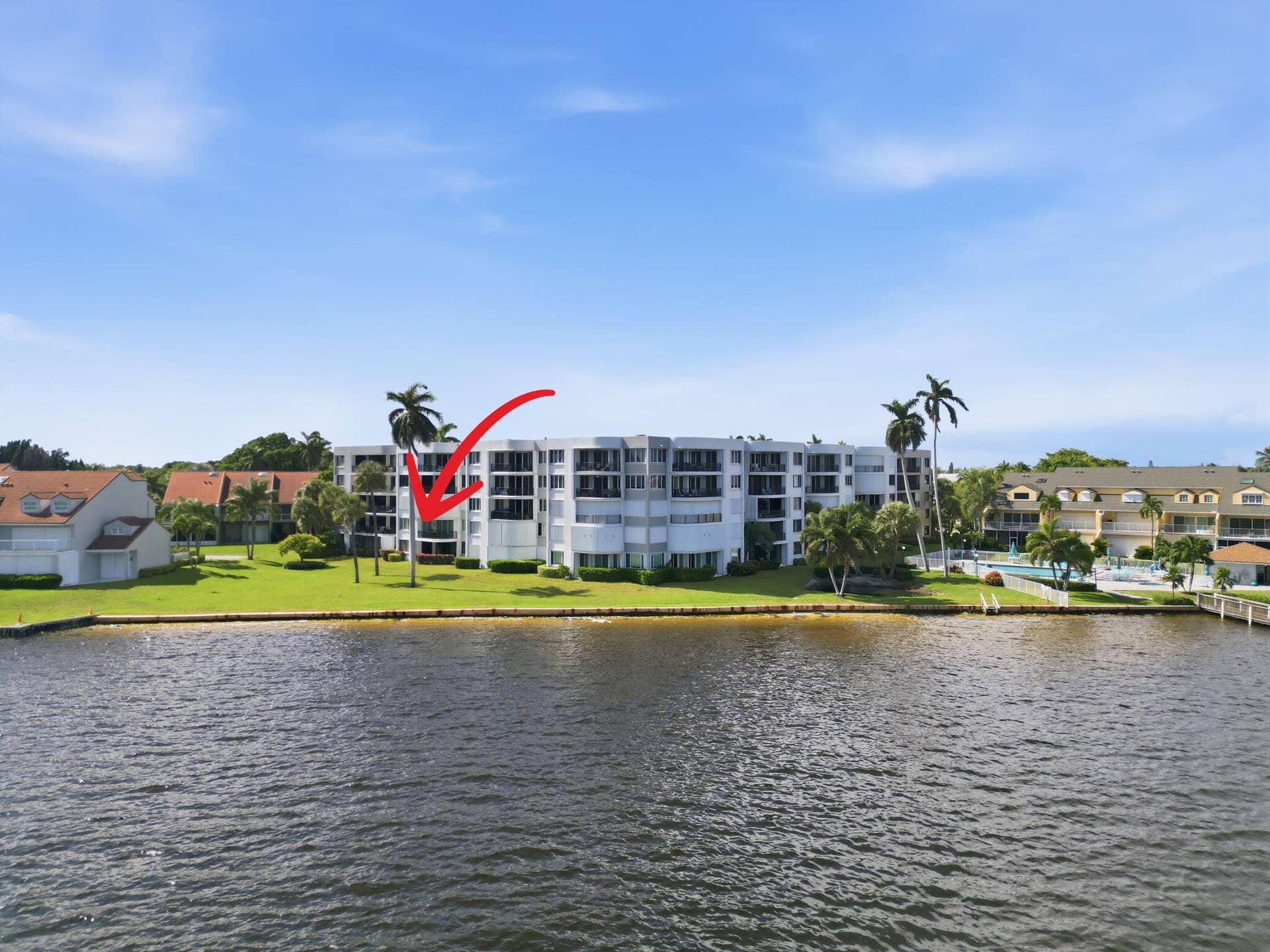 8200 Lakeshore Drive, #2020, Hypoluxo, FL 33462 viewofbuildingandarrow