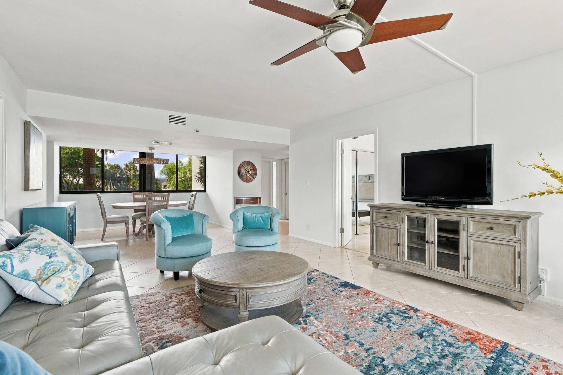 8200 Lakeshore Drive, #2020, Hypoluxo, FL 33462 livingroomviewtodiningroom