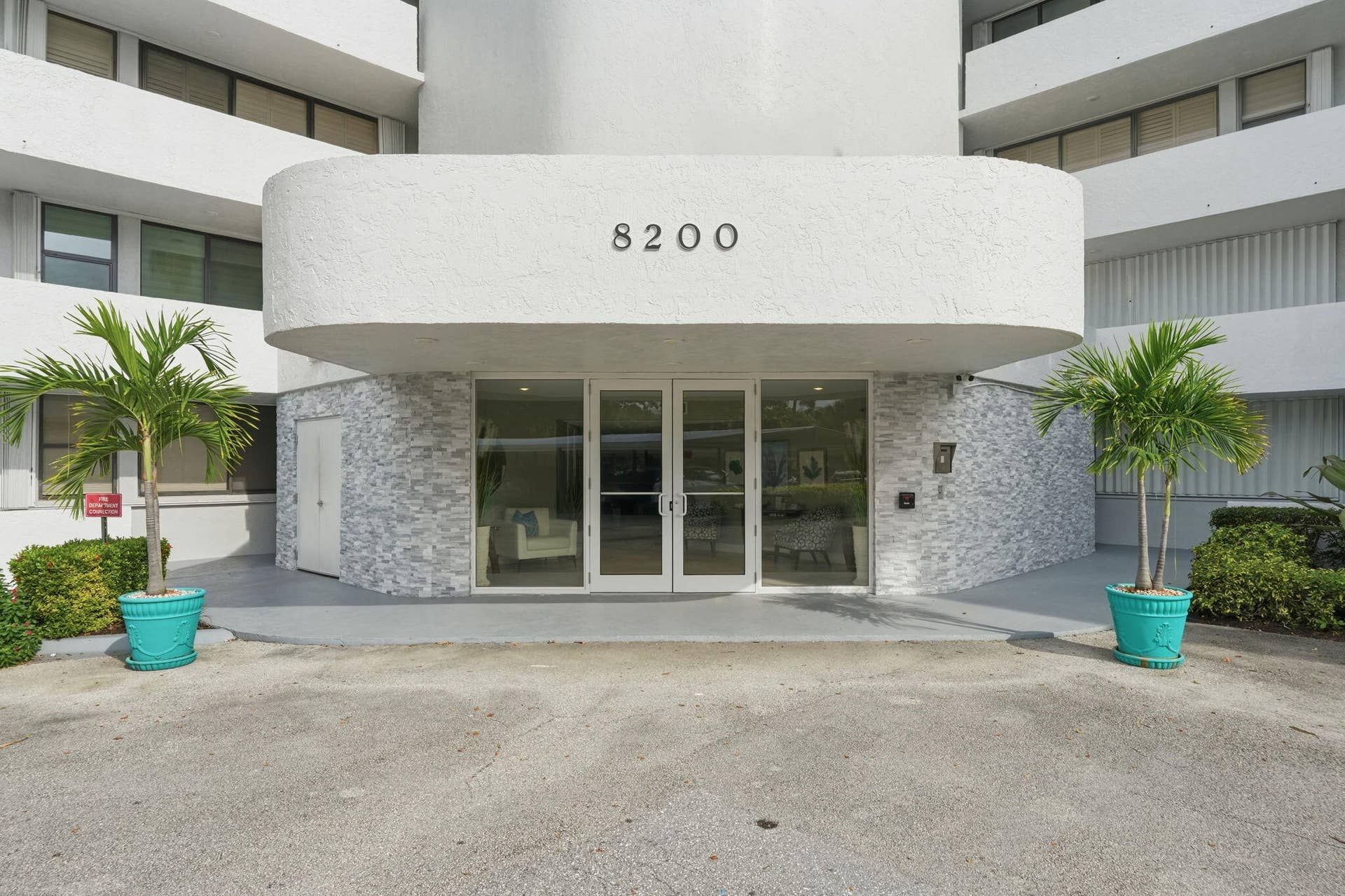 8200 Lakeshore Drive, #2020, Hypoluxo, FL 33462 viewofbuilding8200