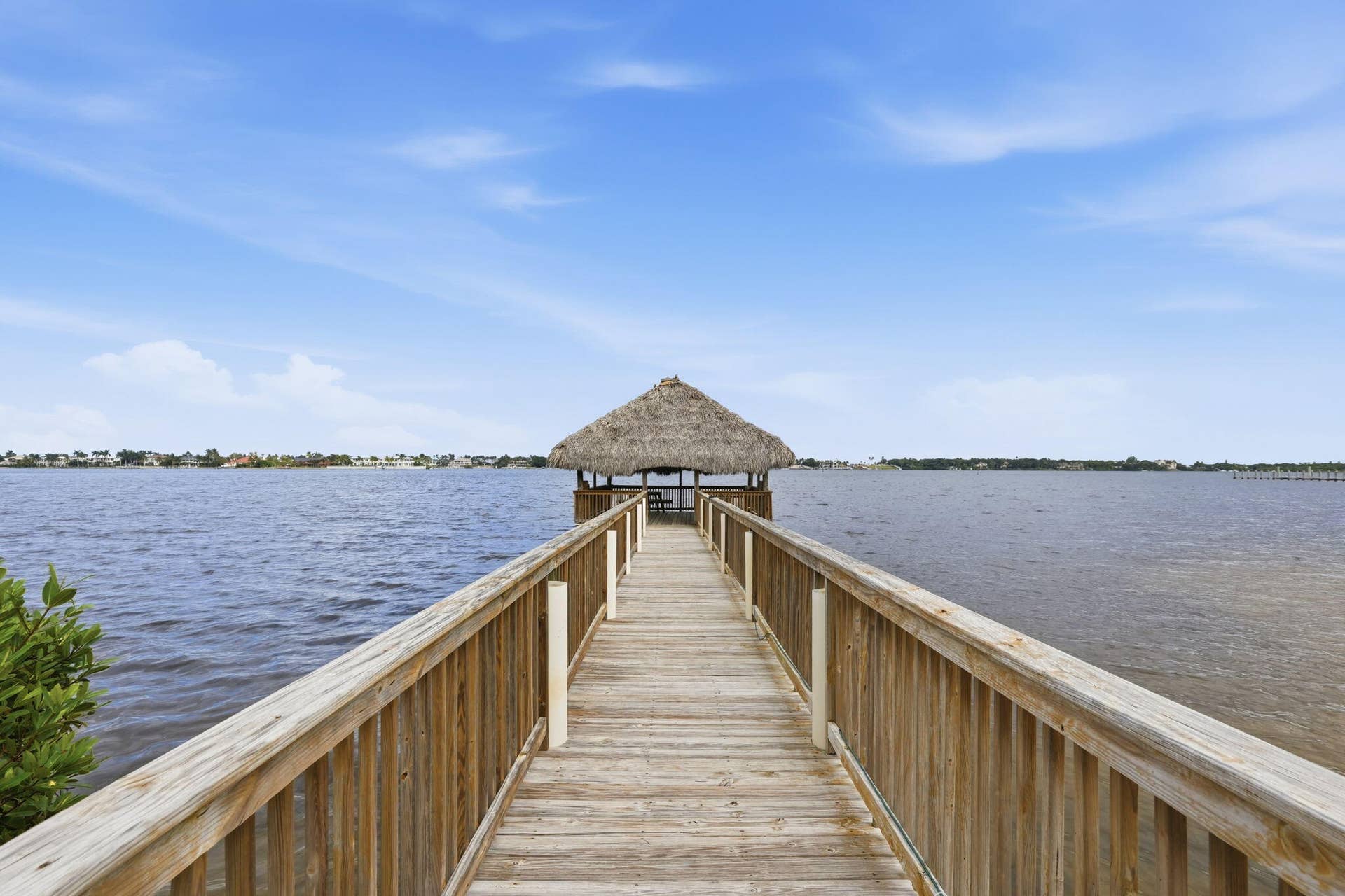 8200 Lakeshore Drive, #2020, Hypoluxo, FL 33462 walktotikihut