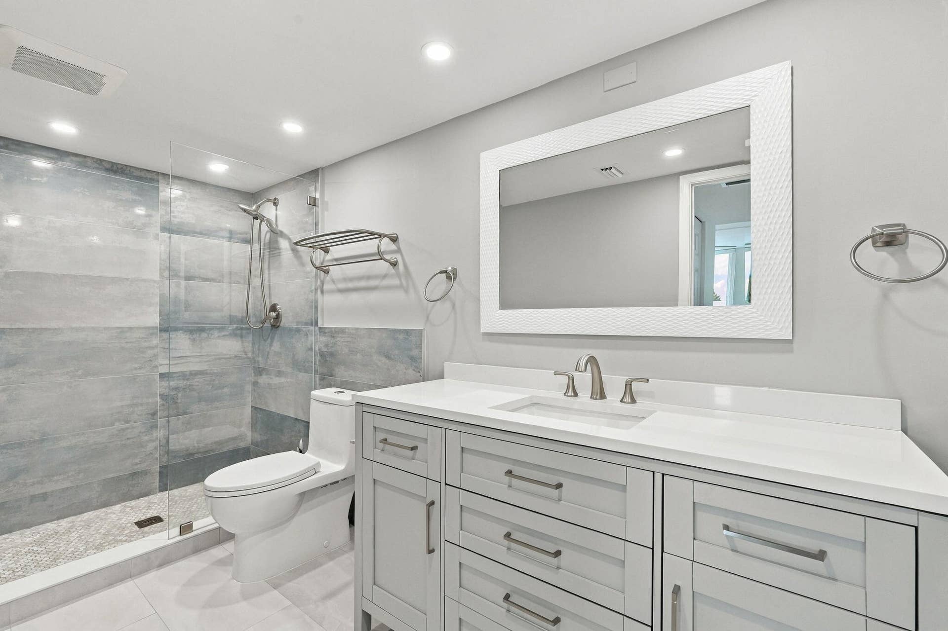 8200 Lakeshore Drive, #2020, Hypoluxo, FL 33462 primarybath