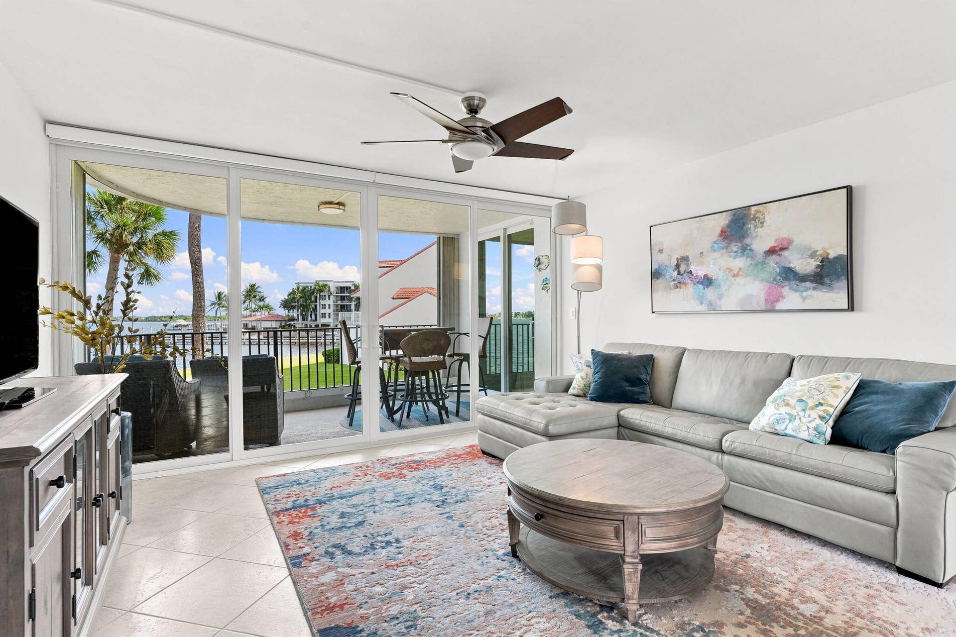 8200 Lakeshore Drive, #2020, Hypoluxo, FL 33462 Livingroomviewtopatioblurredpatiochairs