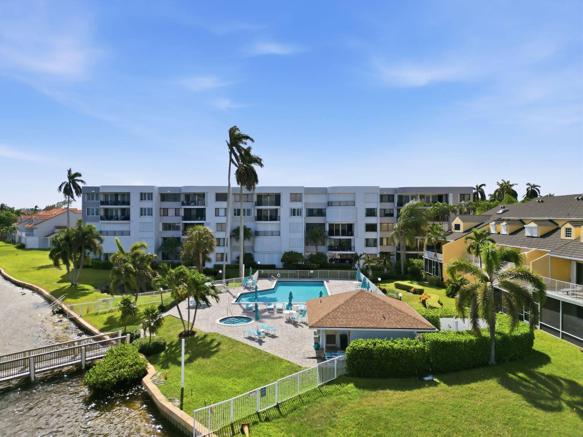 8200 Lakeshore Drive, #2020, Hypoluxo, FL 33462 droneofpoolarea