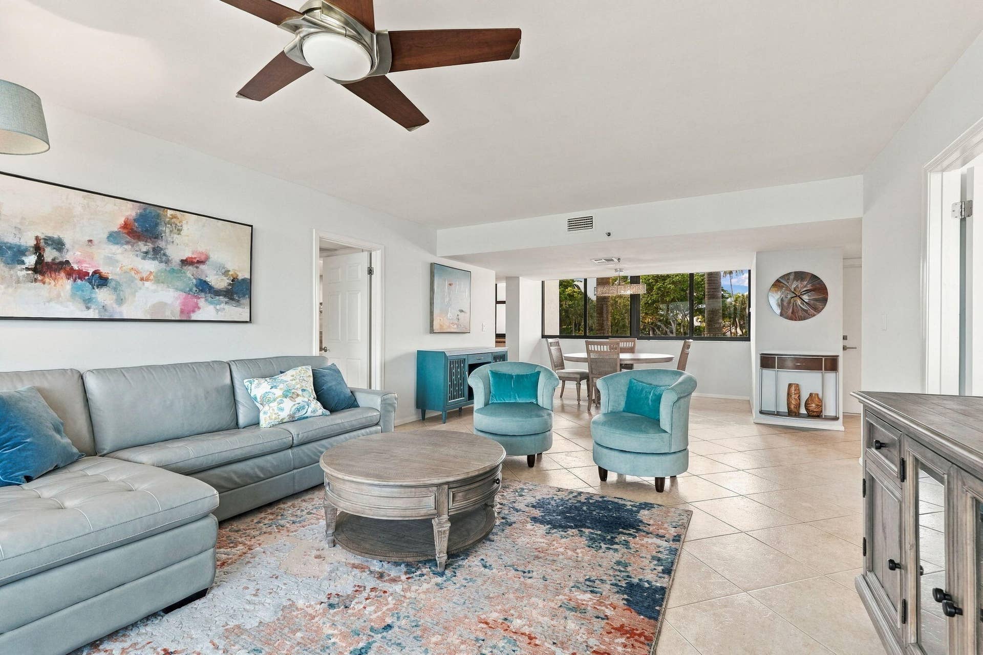 8200 Lakeshore Drive, #2020, Hypoluxo, FL 33462 viewoflivingroomfacingdininroomusethison