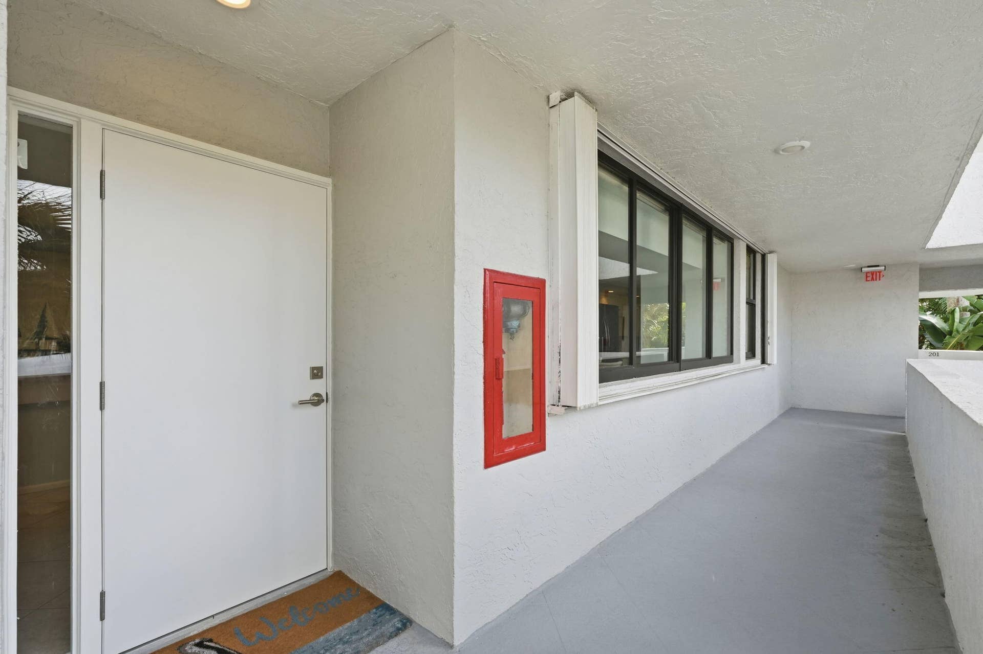 8200 Lakeshore Drive, #2020, Hypoluxo, FL 33462 viewofexteriordooranddiningexteriorwindo