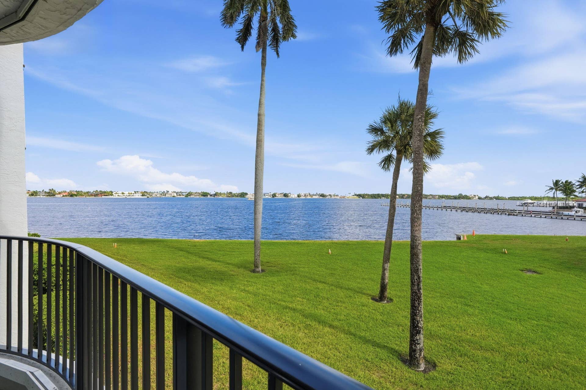 8200 Lakeshore Drive, #2020, Hypoluxo, FL 33462 viewfrompatiooverlookinglawnouttomanalap