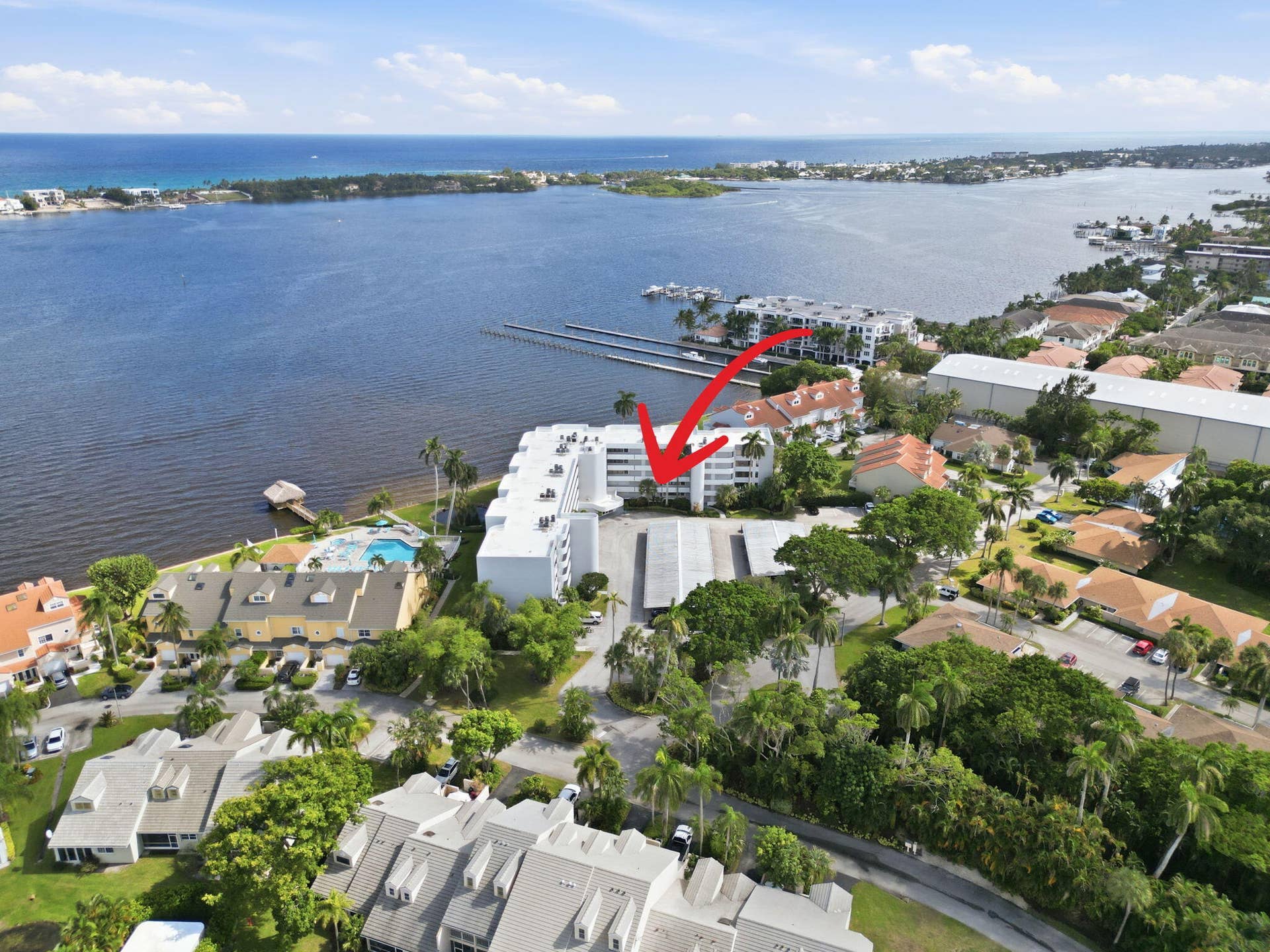 8200 Lakeshore Drive, #2020, Hypoluxo, FL 33462 droneshotarrow