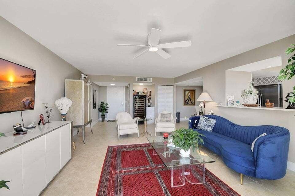 3590 S OCEAN Boulevard, #104, South Palm Beach, FL 33480 Living room c