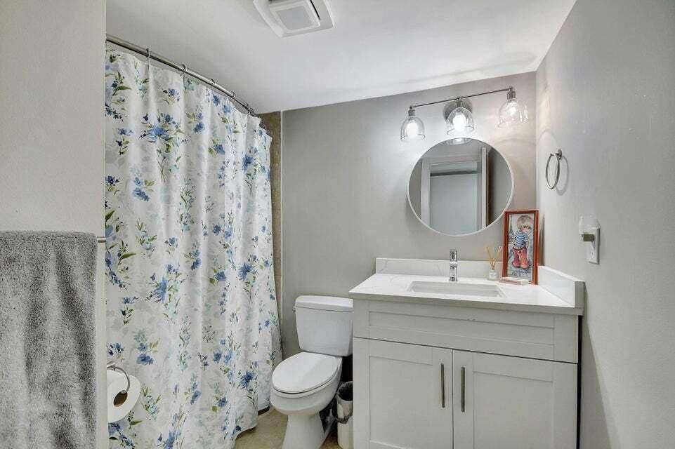 3590 S OCEAN Boulevard, #104, South Palm Beach, FL 33480 Guest Ensuite
