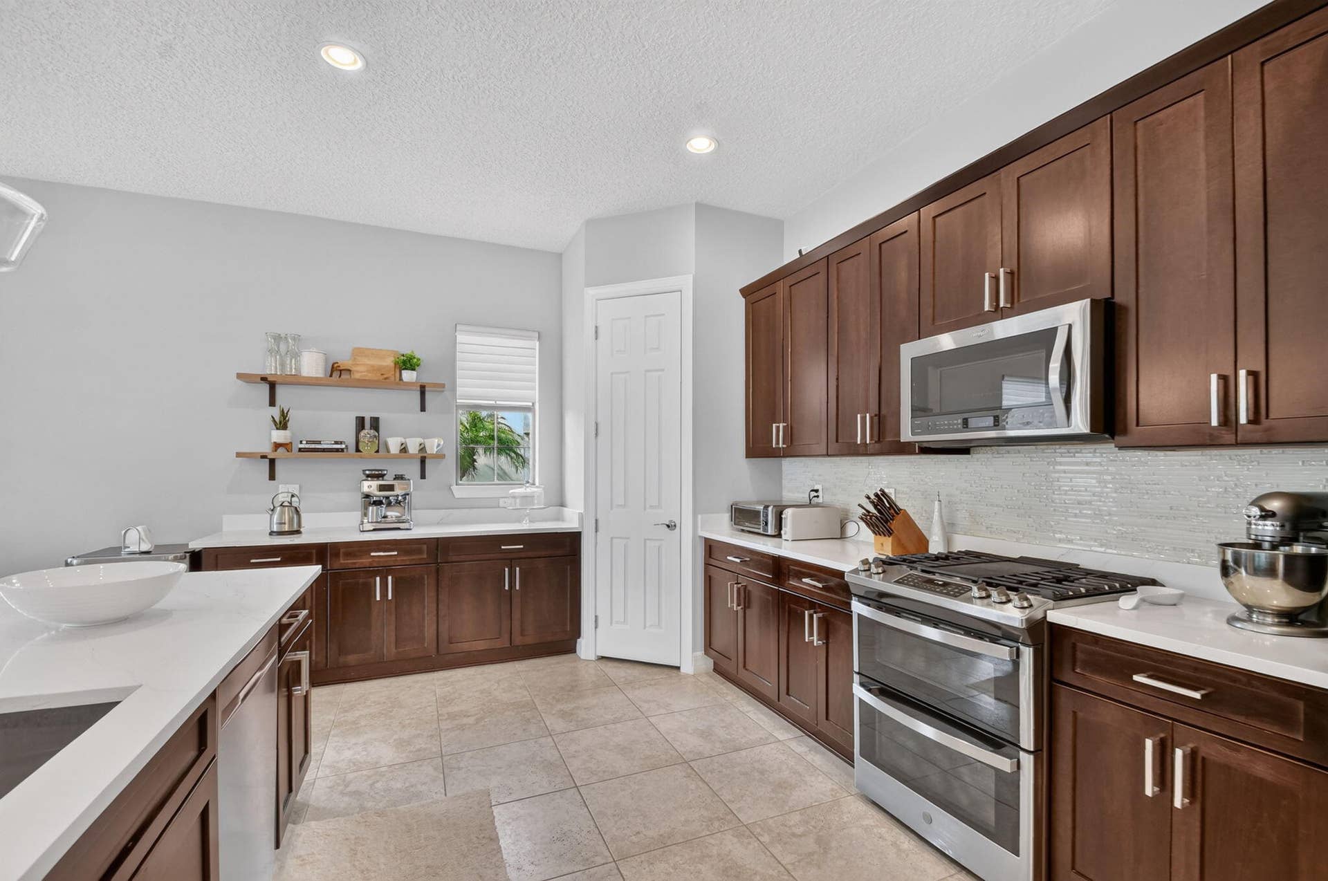 4637 SIENA Circle, Wellington, Wellington, FL 33414 Kitchen Pantry