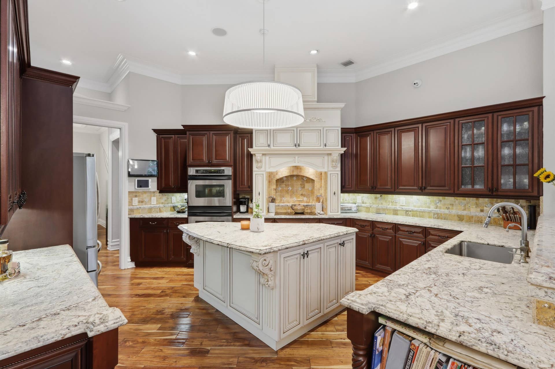 1580 VICTORIA ISLE Way, Weston, FL 33327 Kitchen
