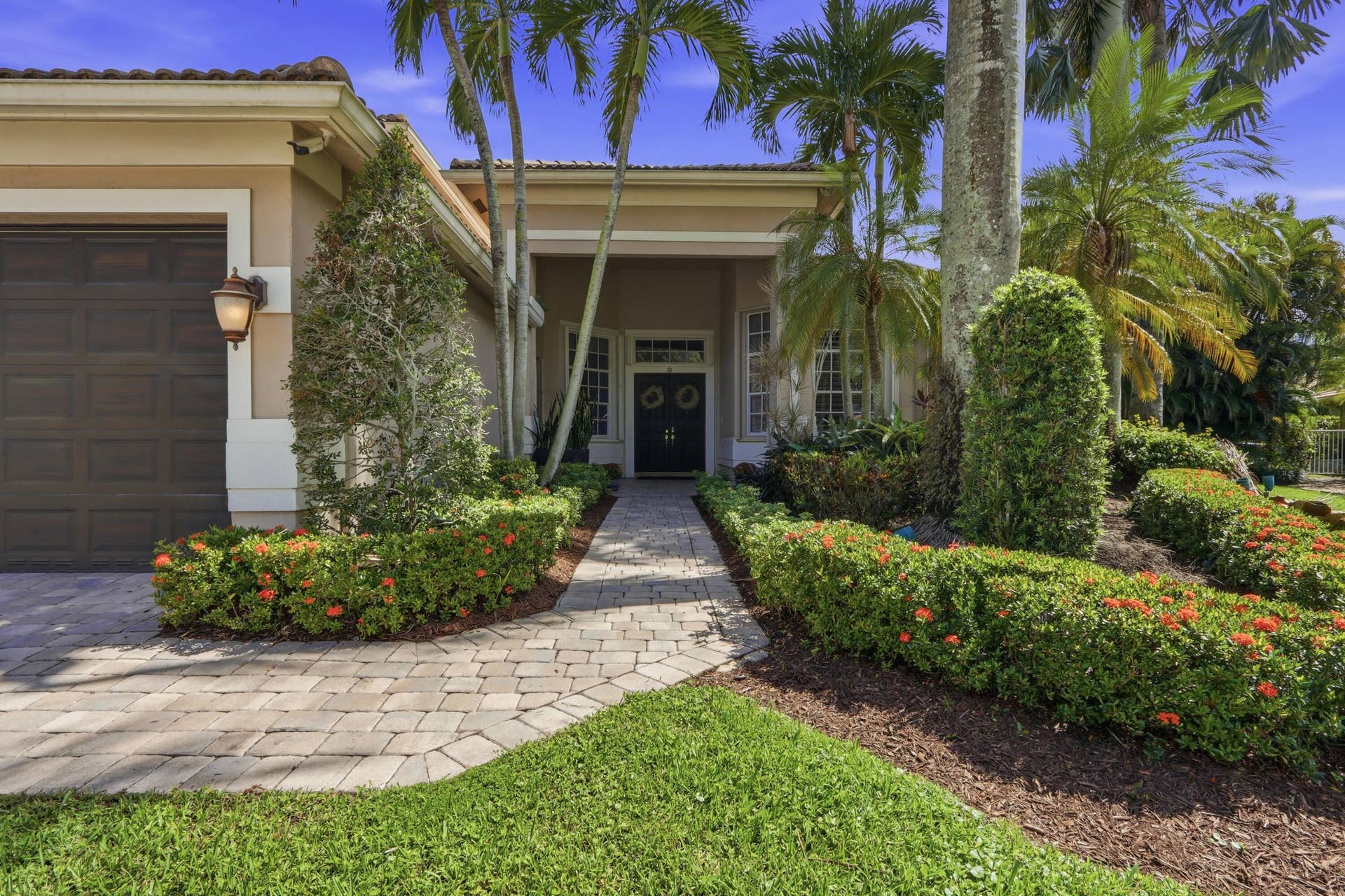1580 VICTORIA ISLE Way, Weston, FL 33327 Entrance