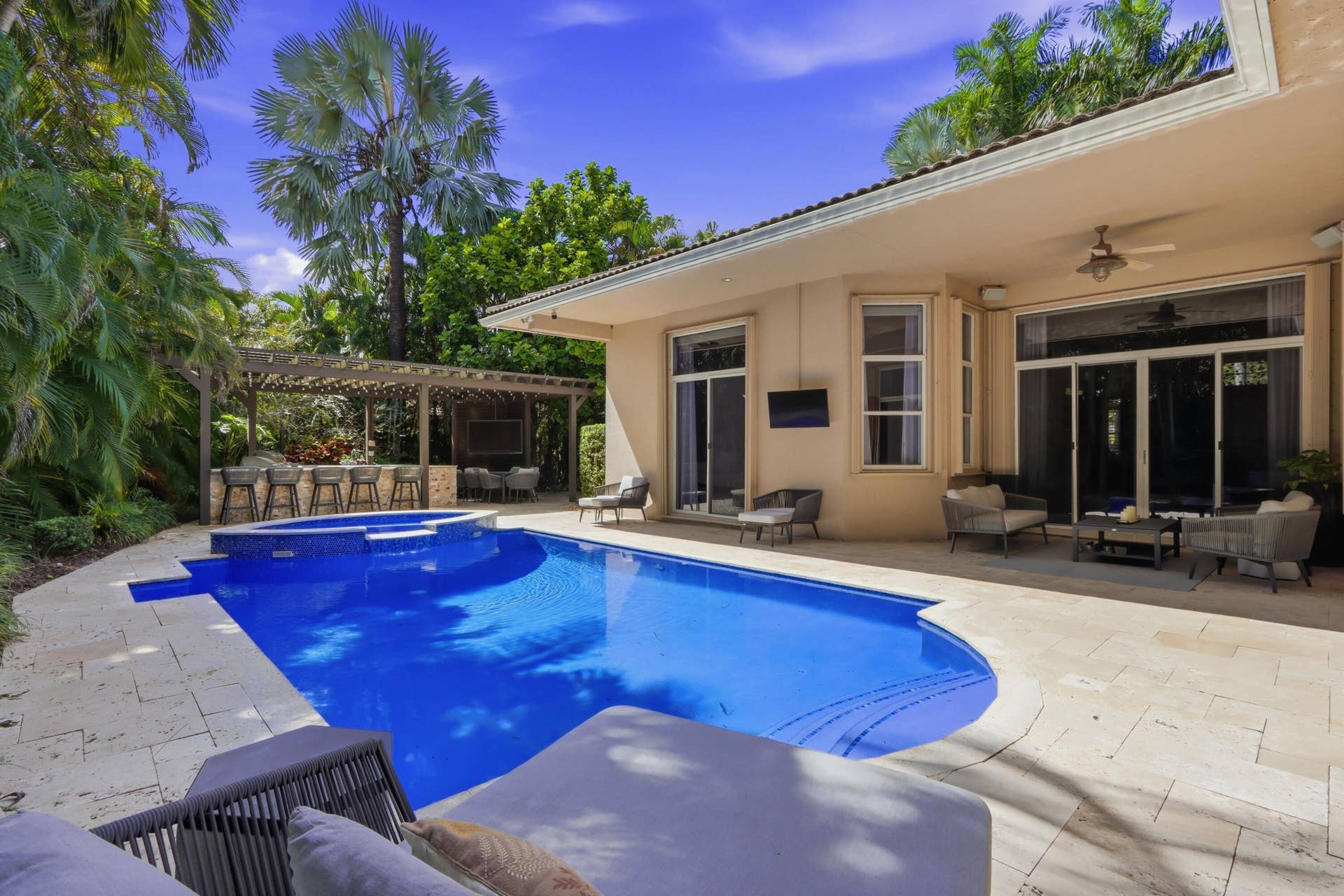 1580 VICTORIA ISLE Way, Weston, FL 33327 Pool