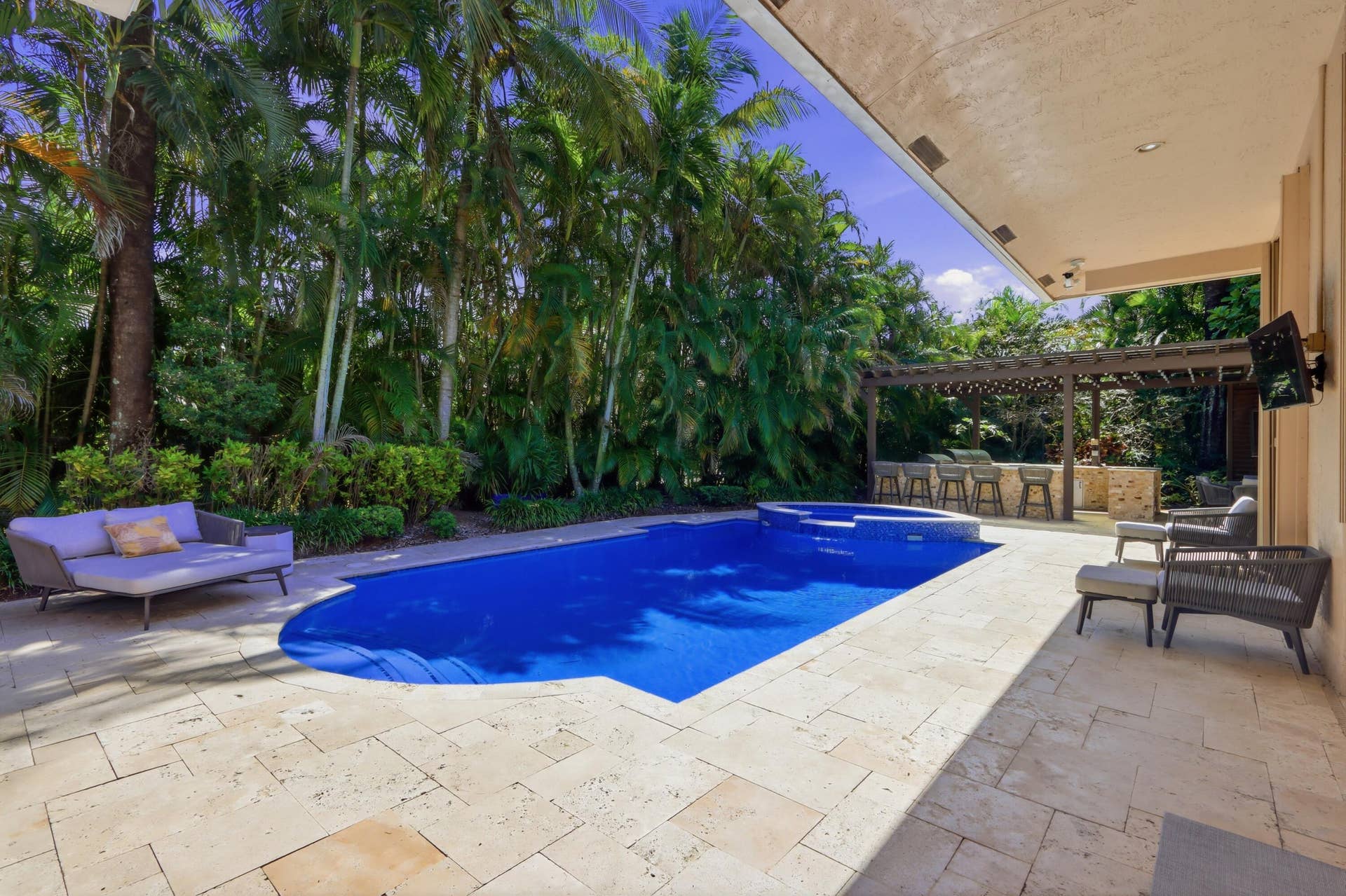 1580 VICTORIA ISLE Way, Weston, FL 33327 Pool