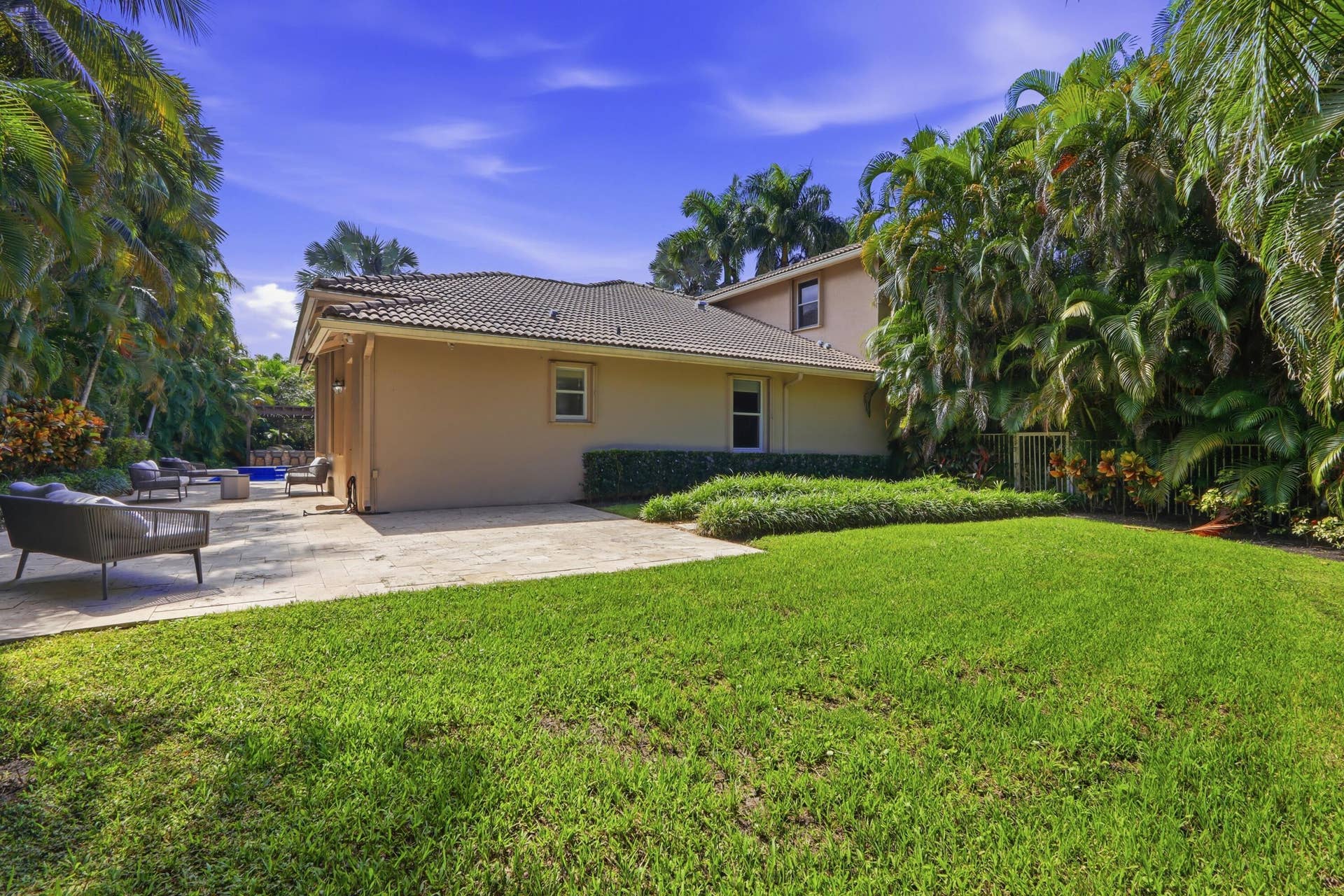 1580 VICTORIA ISLE Way, Weston, FL 33327 Backyard