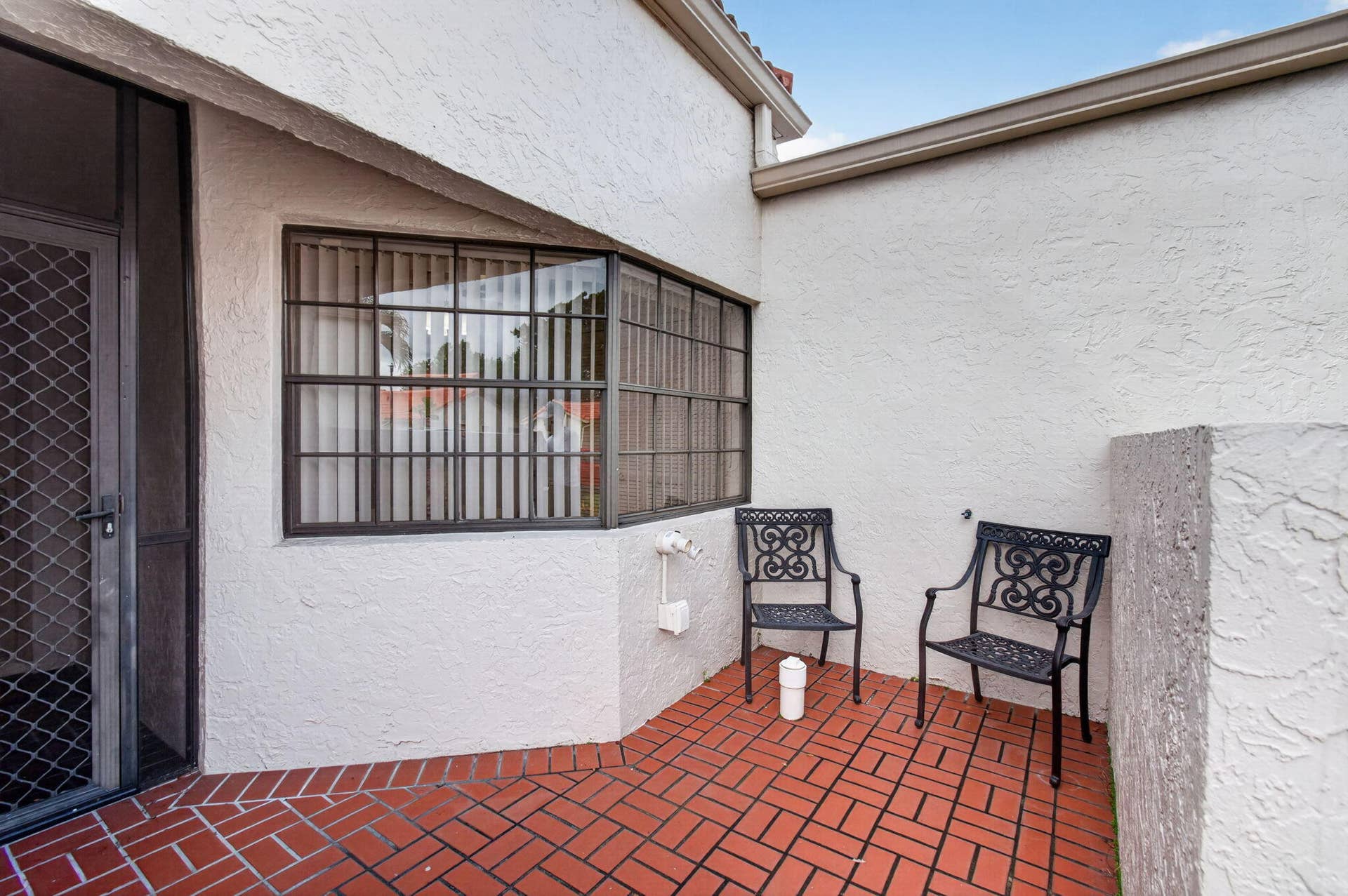 5887 PARKWALK Circle W, Boynton Beach, FL 33472 FRONT COURTYARD