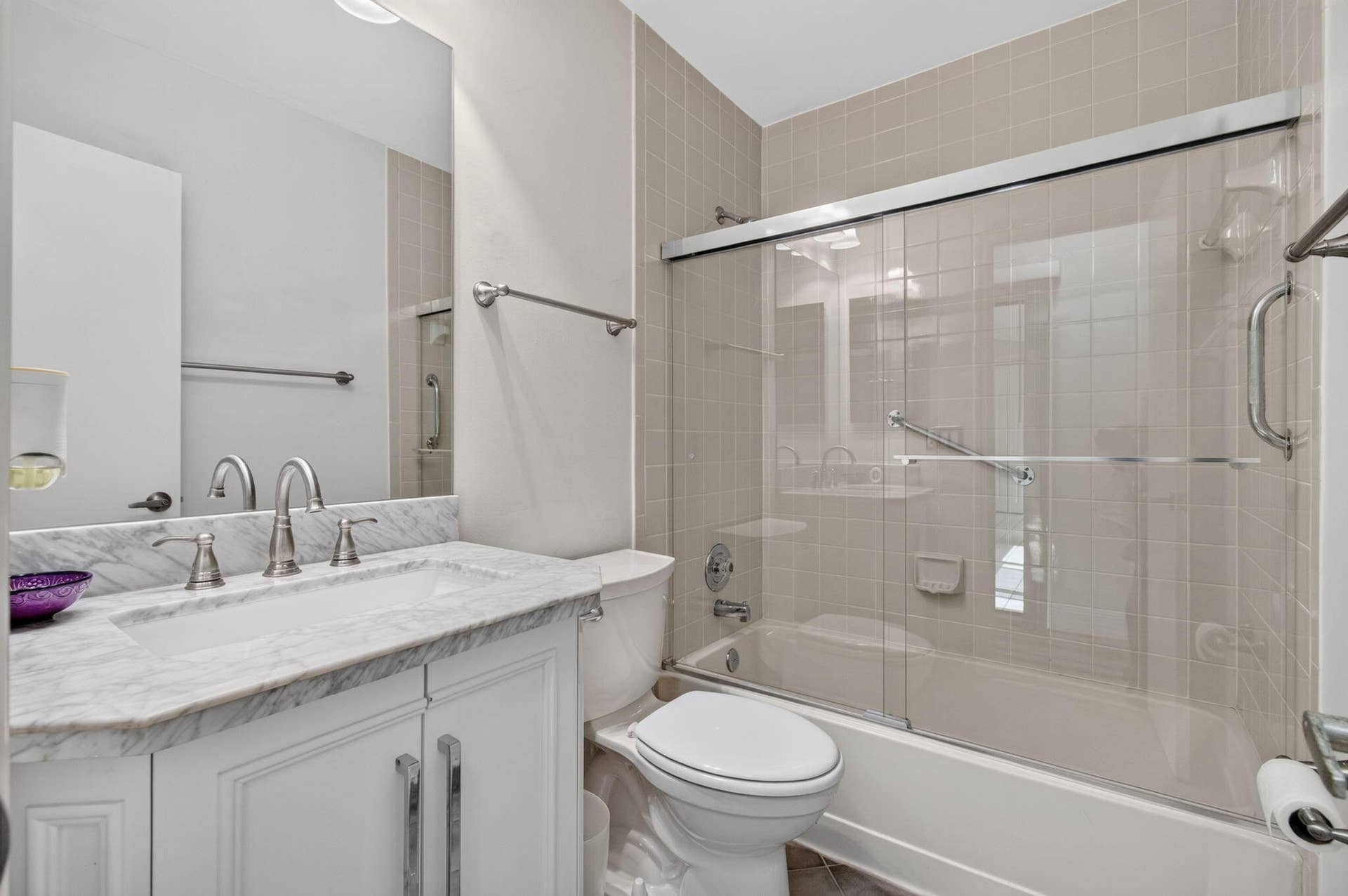 5887 PARKWALK Circle W, Boynton Beach, FL 33472 GUEST BATHROOM